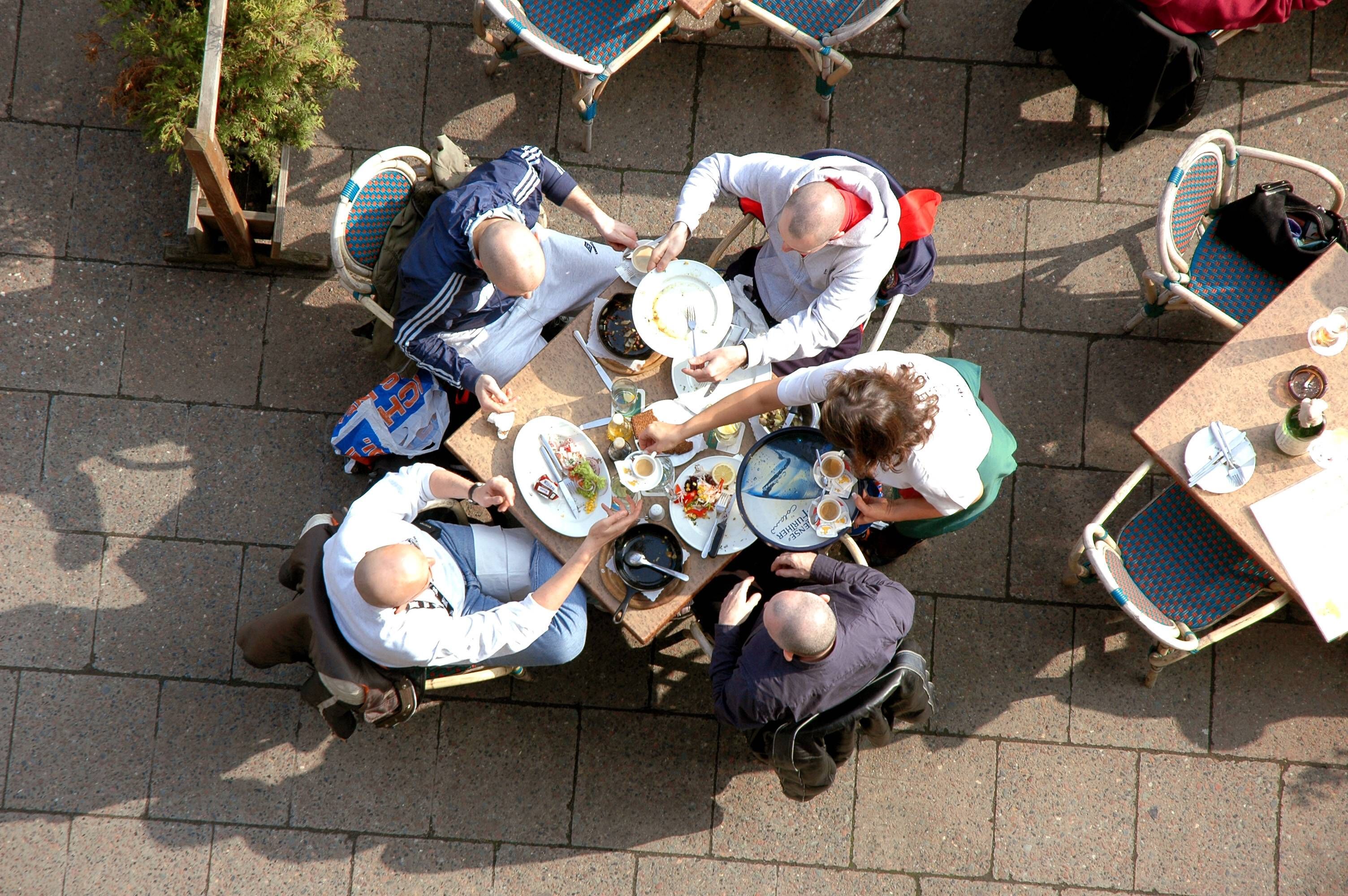 Berlins schlimmste Kellner: Patzige Antworten, lahmer Service, rollende Augen