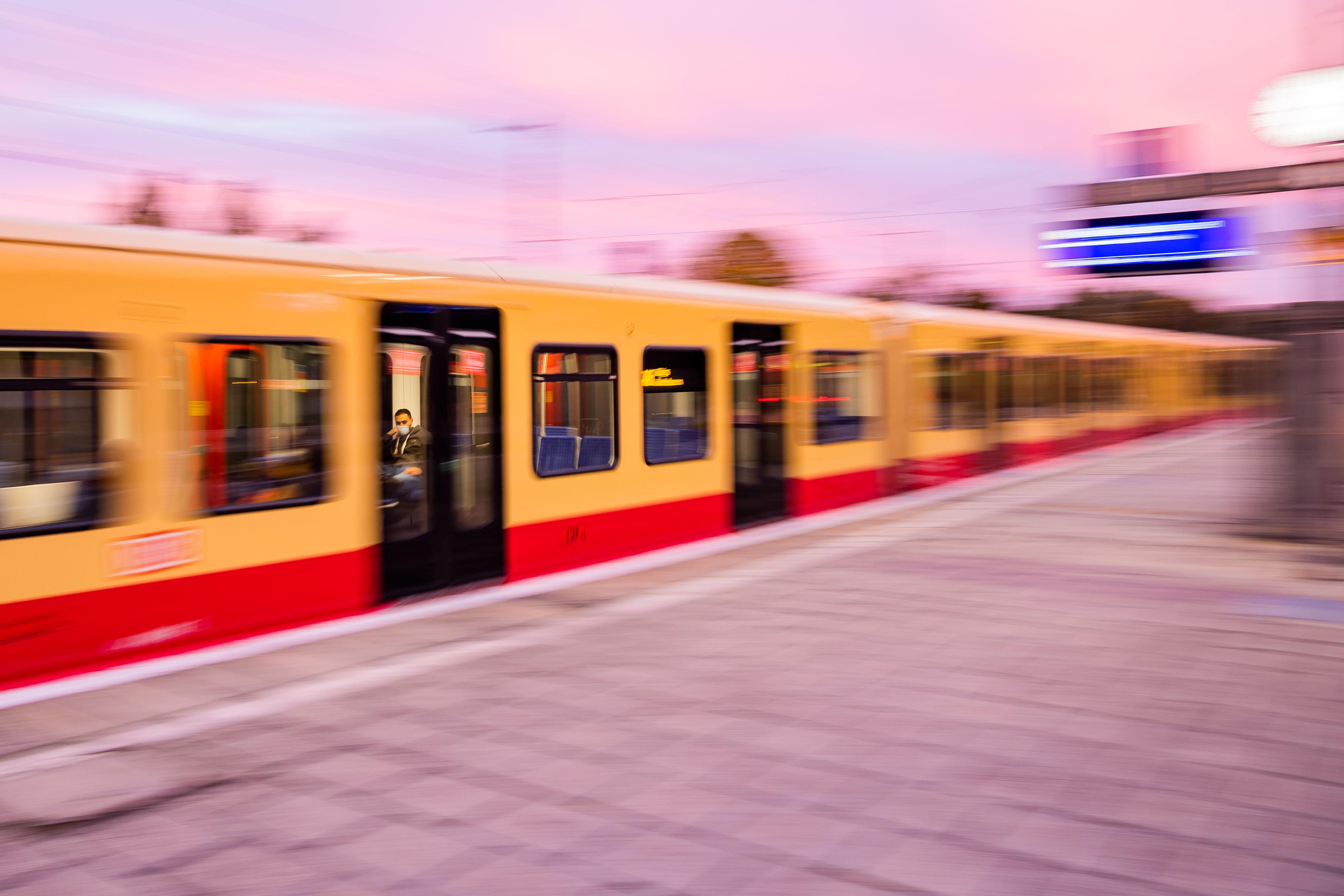 Chaos bei Berliner S-Bahn: Signalstörung legt Berufsverkehr lahm!