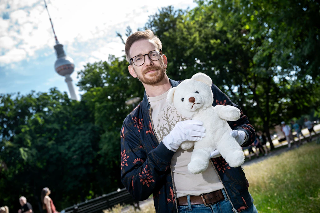 Die lange Reise des DDR-Teddybären aus der Prager Botschaft