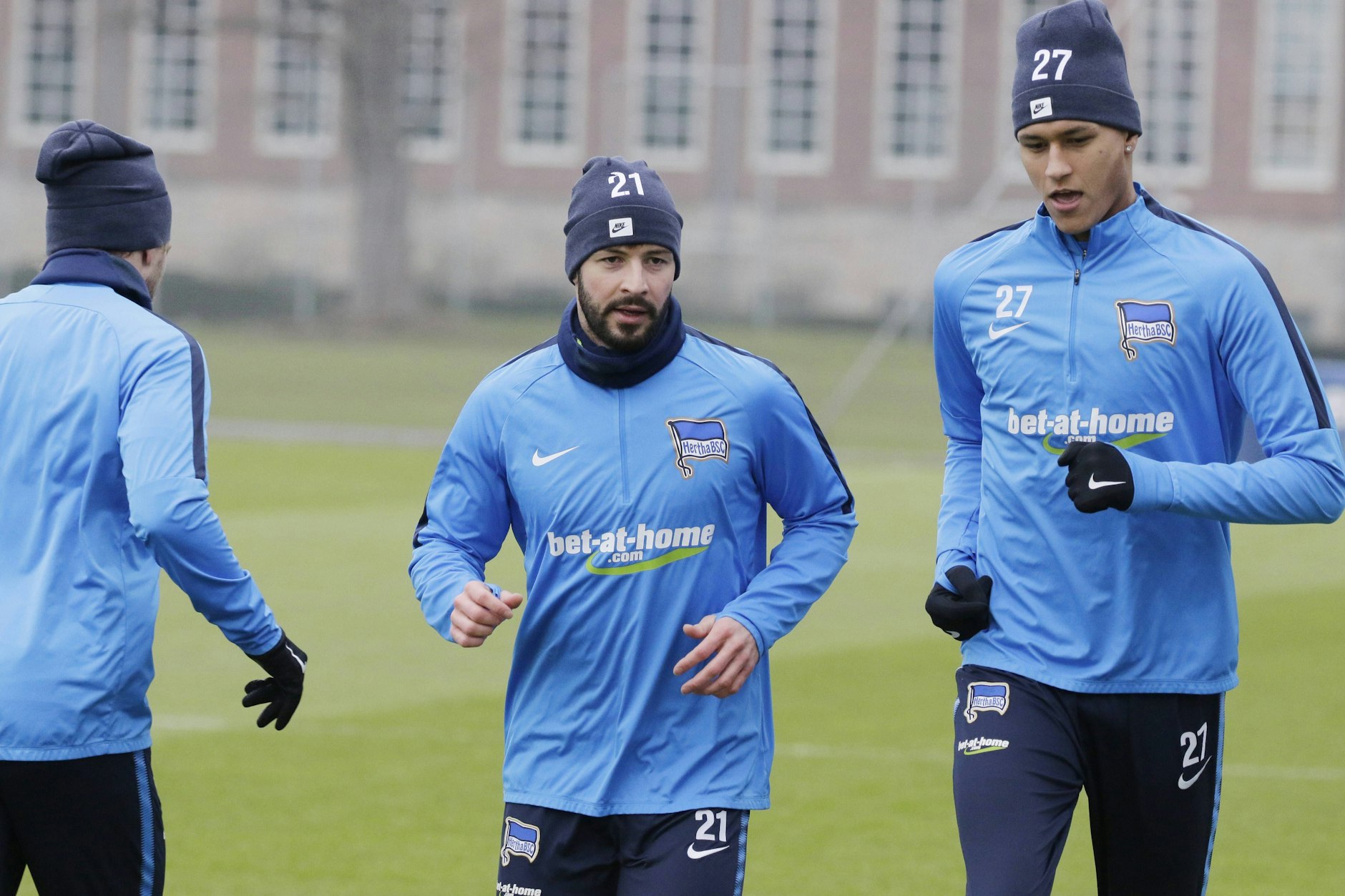 Marvin Plattenhardt (32) und Davie Selke (r., 29) spielten einst sehr erfolgreich zusammen bei Hertha BSC. Jetzt sind beide vereinslos.&nbsp;