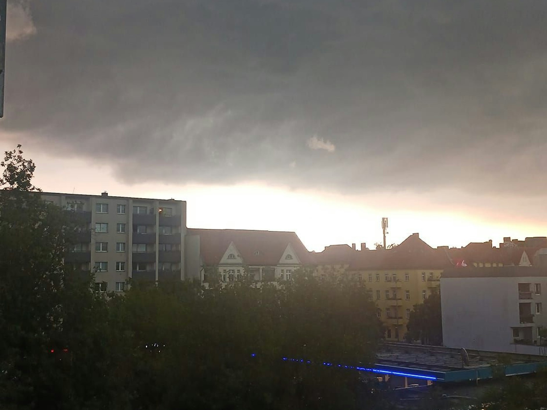 Romina Nihad Emir Melissa schickte uns dieses Bild – was für ein Wetter-Spektakel wir heute in der Hauptstadt erleben durften.