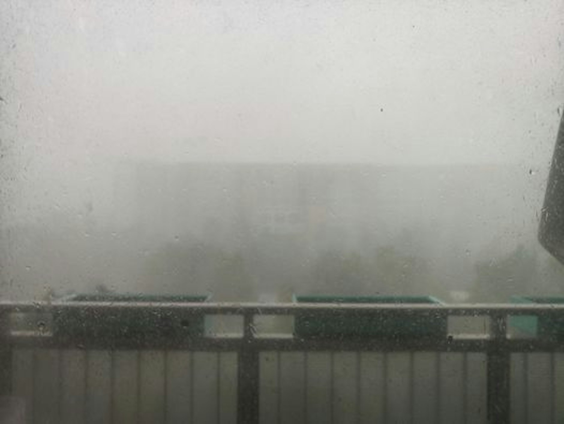 KURIER-Leserin Franziska Schwartz schreibt: "Nichts zu sehen!"