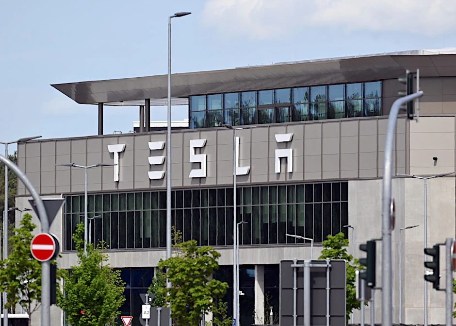 Das Tesla-Werk in Grünheide gerät immer wieder in die Schlagzeilen.