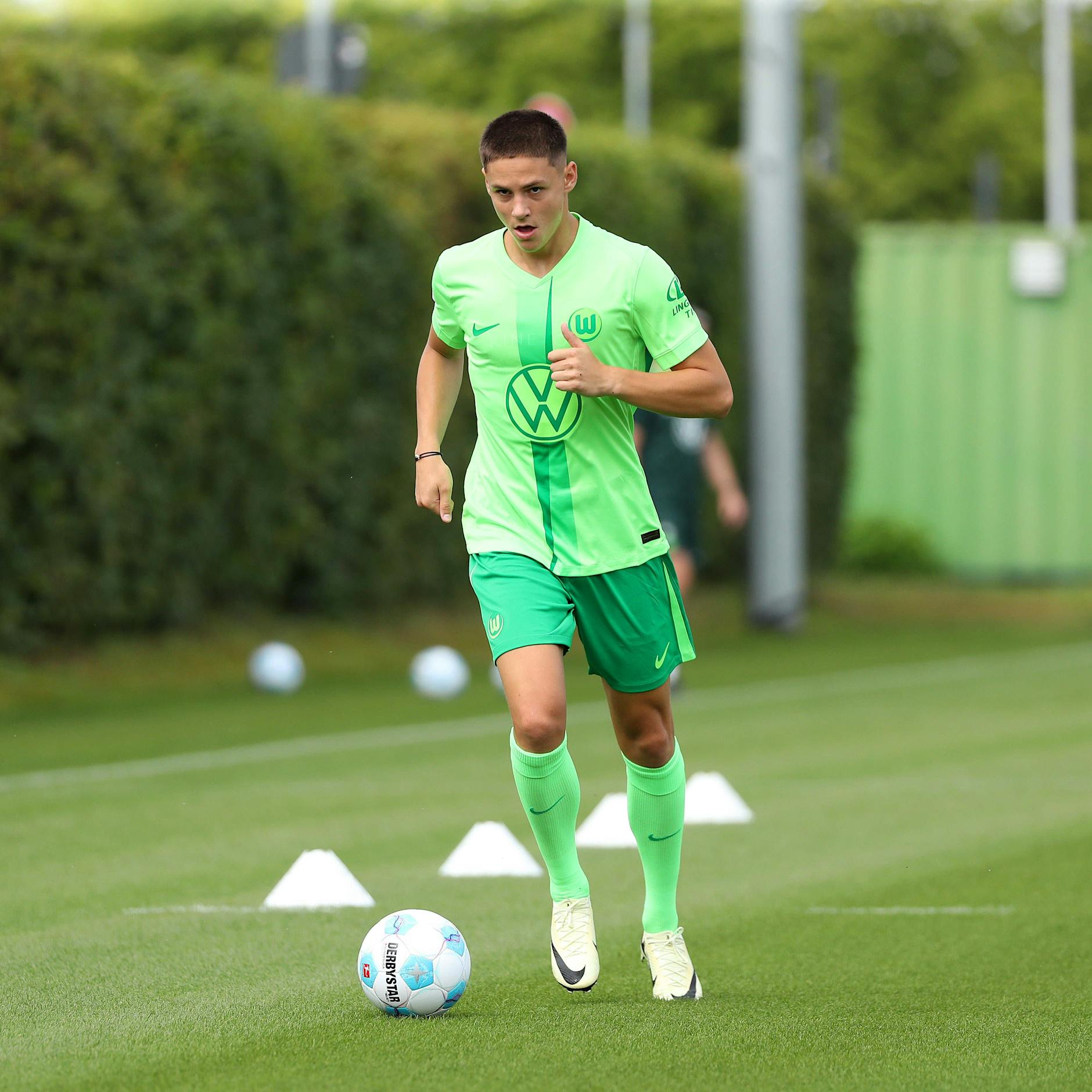 Das Foto tut Hertha-Fans weh! Bence Dardai beim ersten Wolfsburg-Training