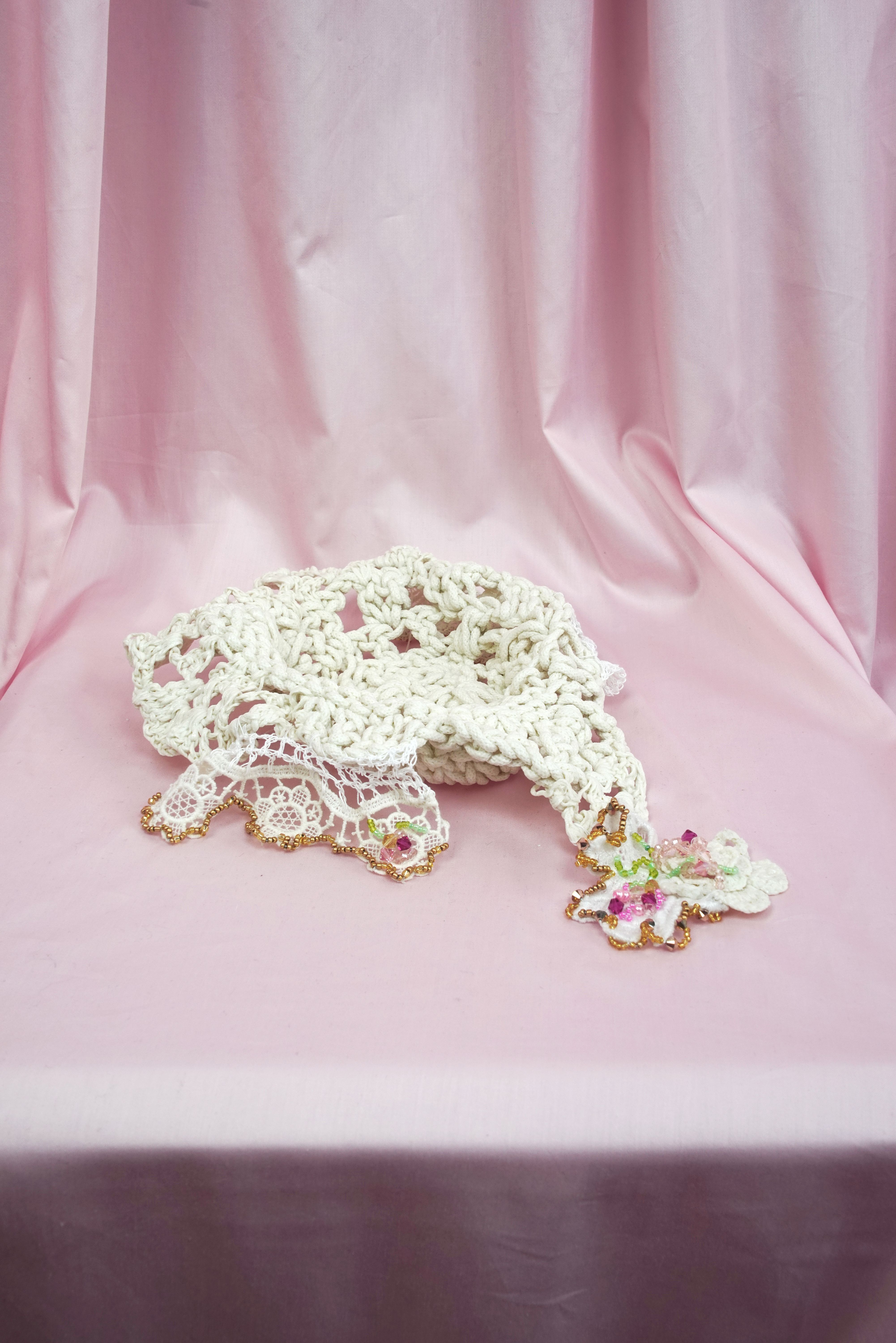 Man darf's auch übertreiben: Extrem aufwendiges, schön kitschiges Porzellan aus Neukölln