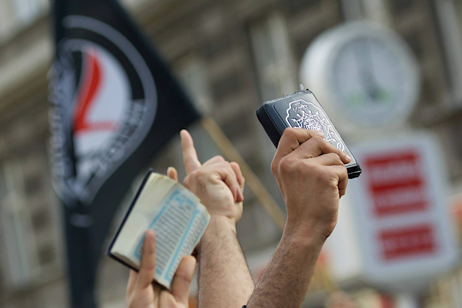 Antifa und Koran: Auf Demos immer häufiger vereint.&nbsp;
