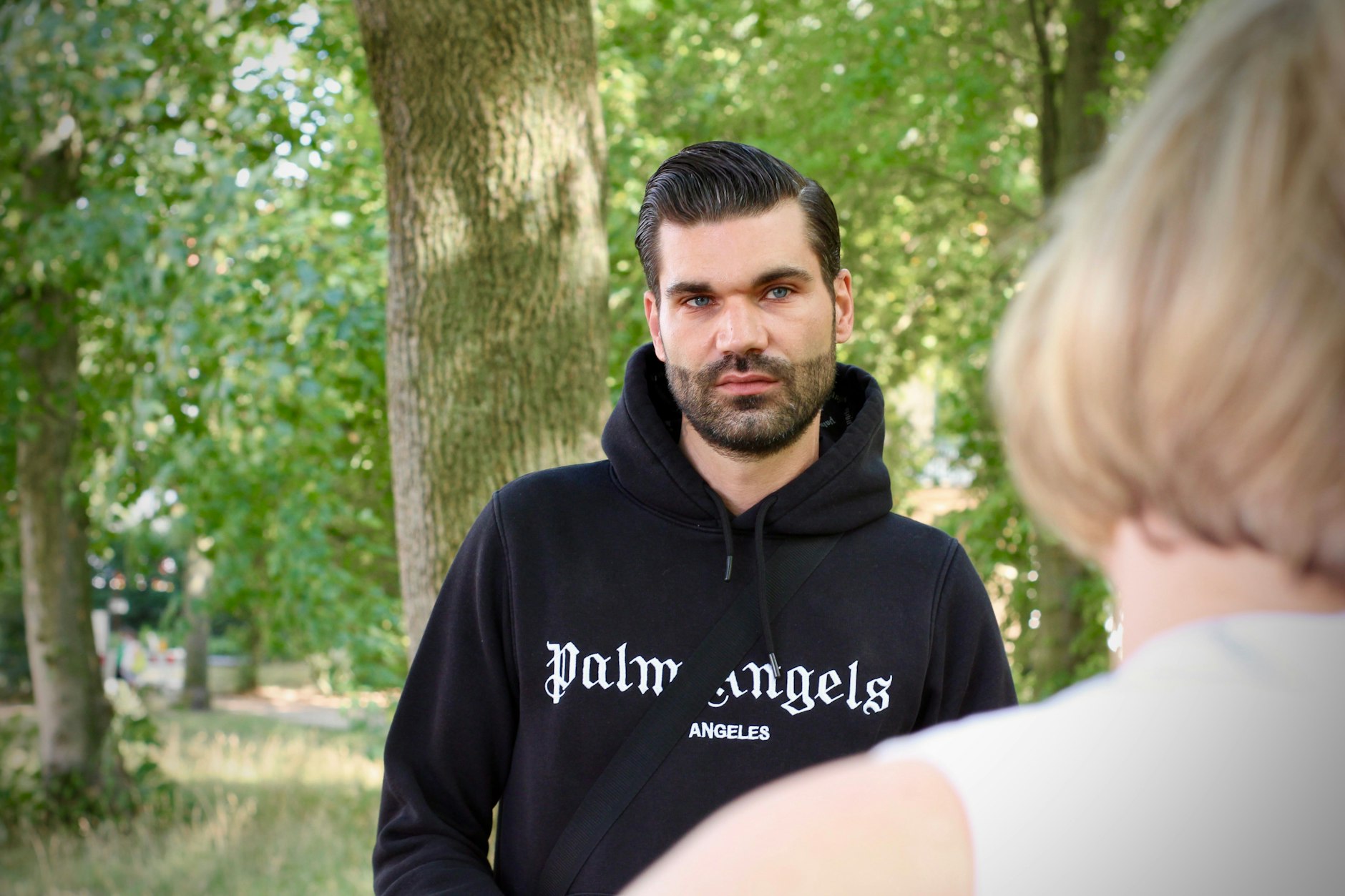 Mike Cees im Interview mit Promireporterin Julia.