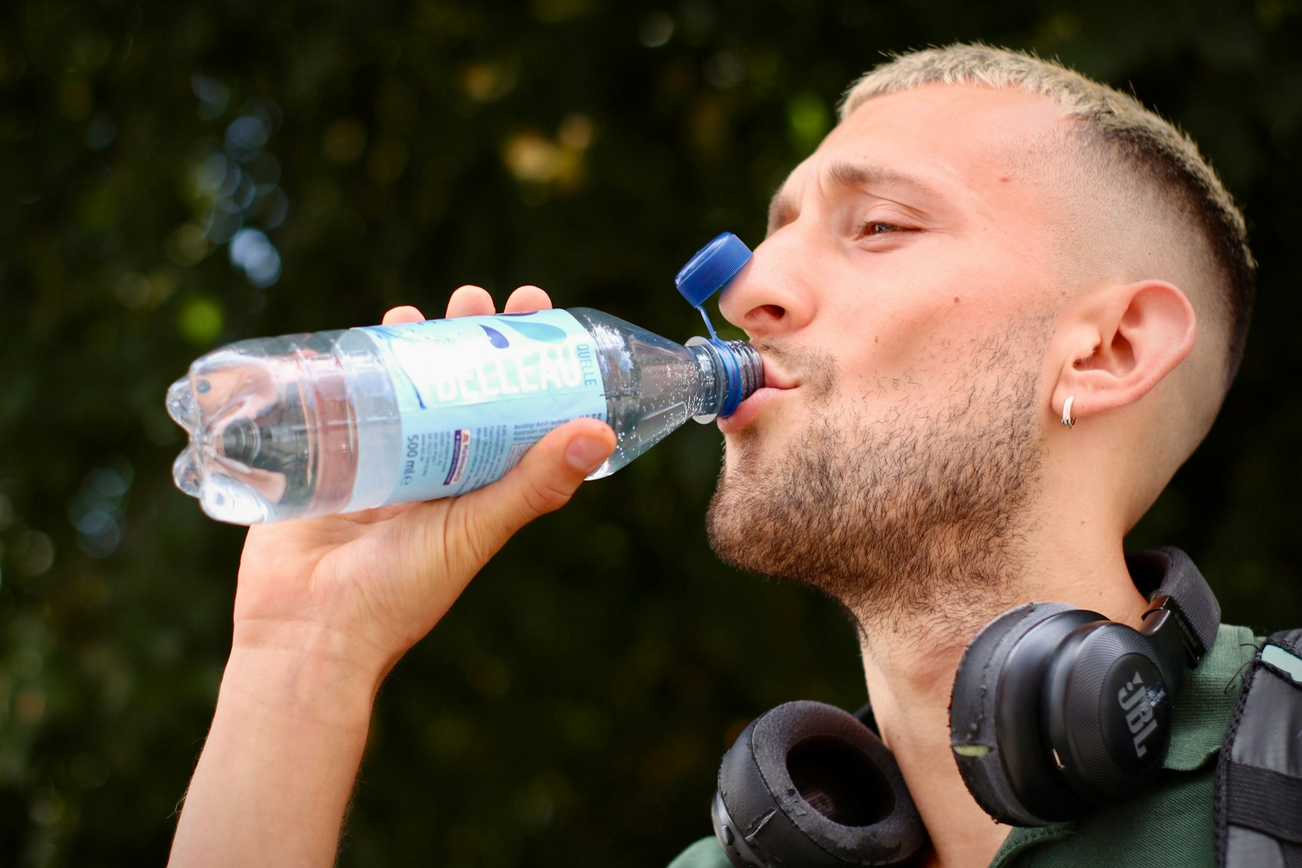 Grundschullehrer Carl Janta (24) aus Charlottenburg: „Am Anfang war es nervig, es ist ein wenig popelig. Aber wenn dadurch weniger Plastik in die Umwelt gelangt, ist das doch eine gute Sache.“