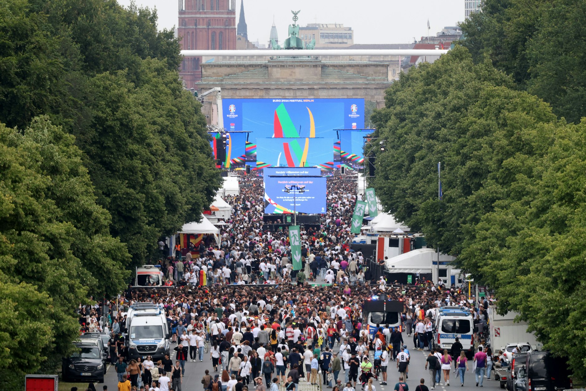 Die Berliner Fanmeile ist noch bis zum 14. Juli am Brandenburger Tor