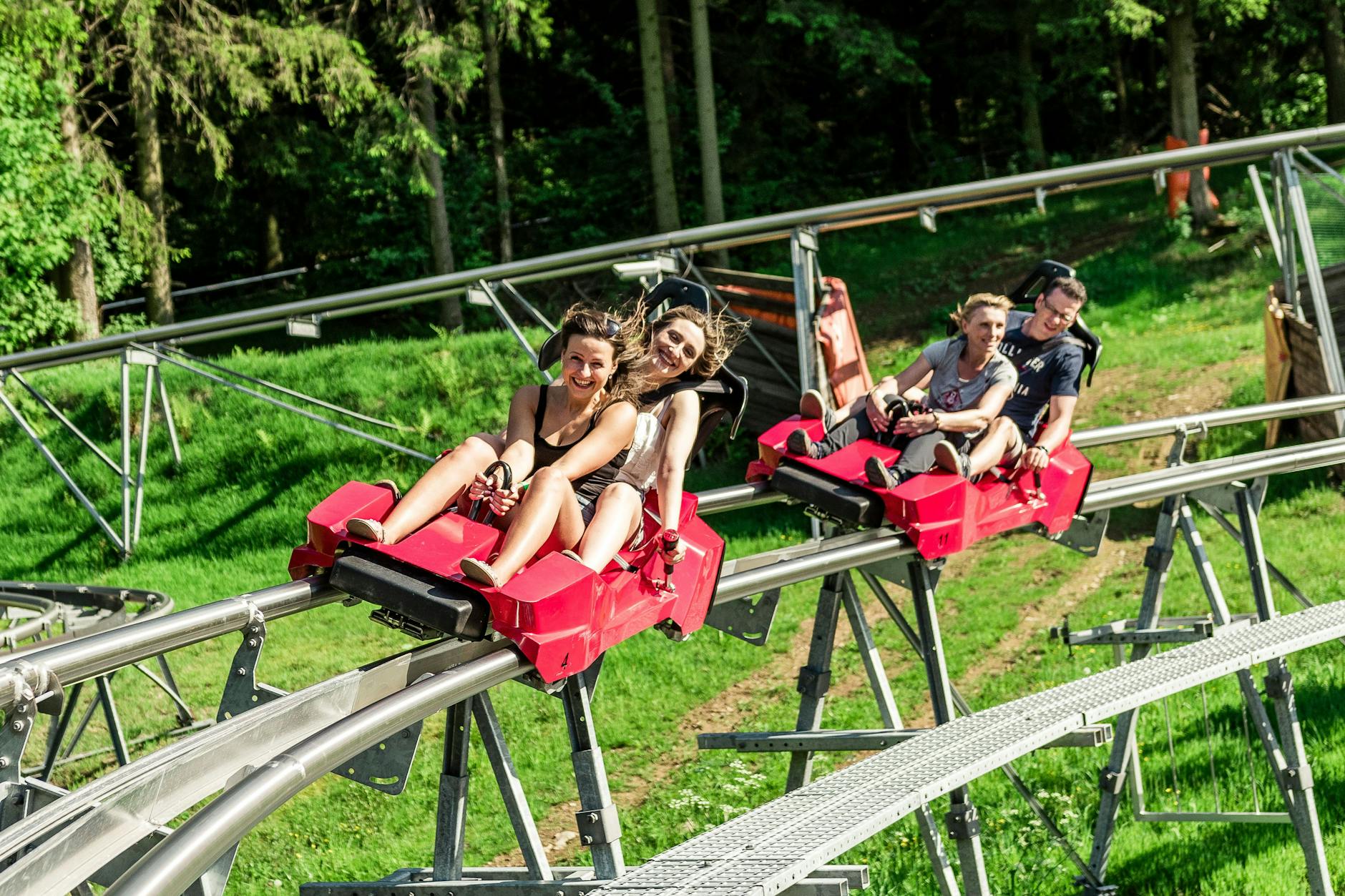 Auch in Berlin gibt es ab diesem Donnerstag wieder eine Sommer-Rodelbahn.