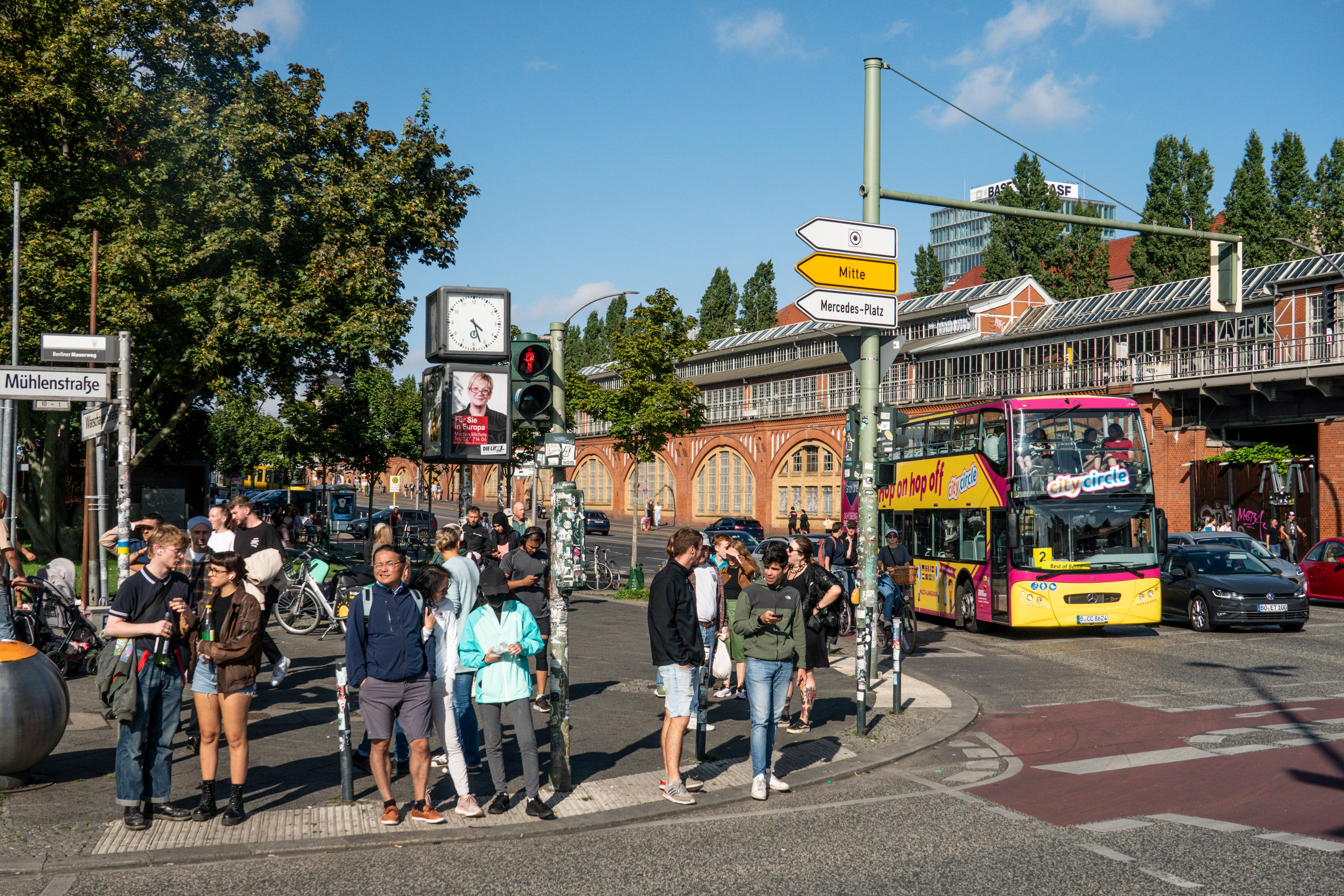 Tourismus verstärkt Probleme in Friedrichshain-Kreuzberg: Lärm, Müll und Wohnraum