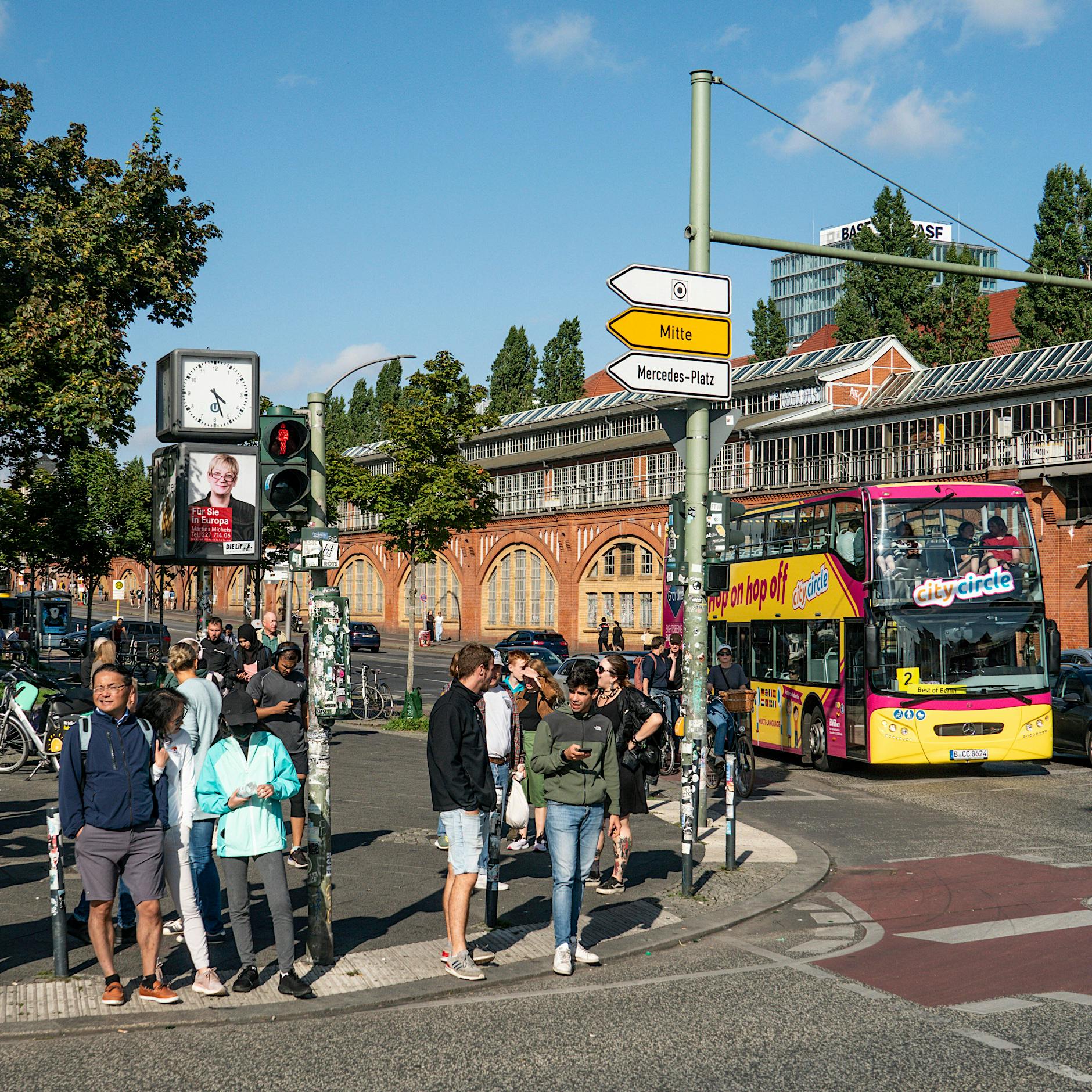 Tourismus verstärkt Probleme in Friedrichshain-Kreuzberg: Lärm, Müll und Wohnraum