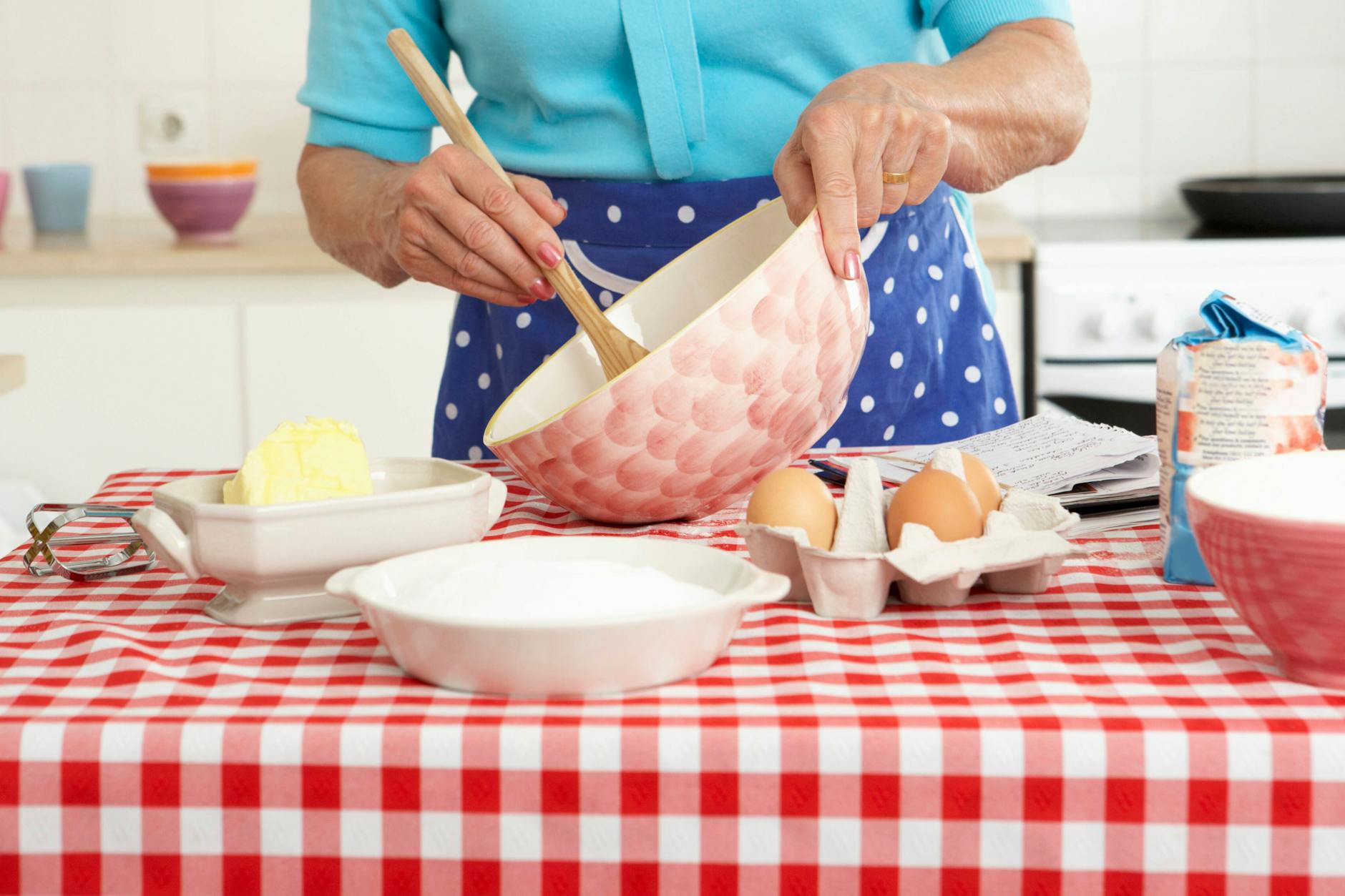 Die Basis für Mollykuchen ist ein einfacher Knetteig - mit diesem Rezept verwandeln Sie die Mischung in einen herrlich vielseitigen Blechkuchen.