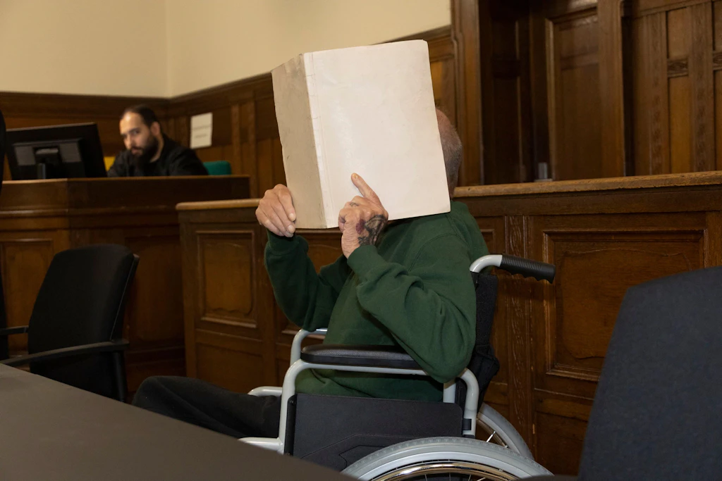 Rentner für Mord an pflegebedürftiger Ehefrau zu mehrjähriger Haft verurteilt
