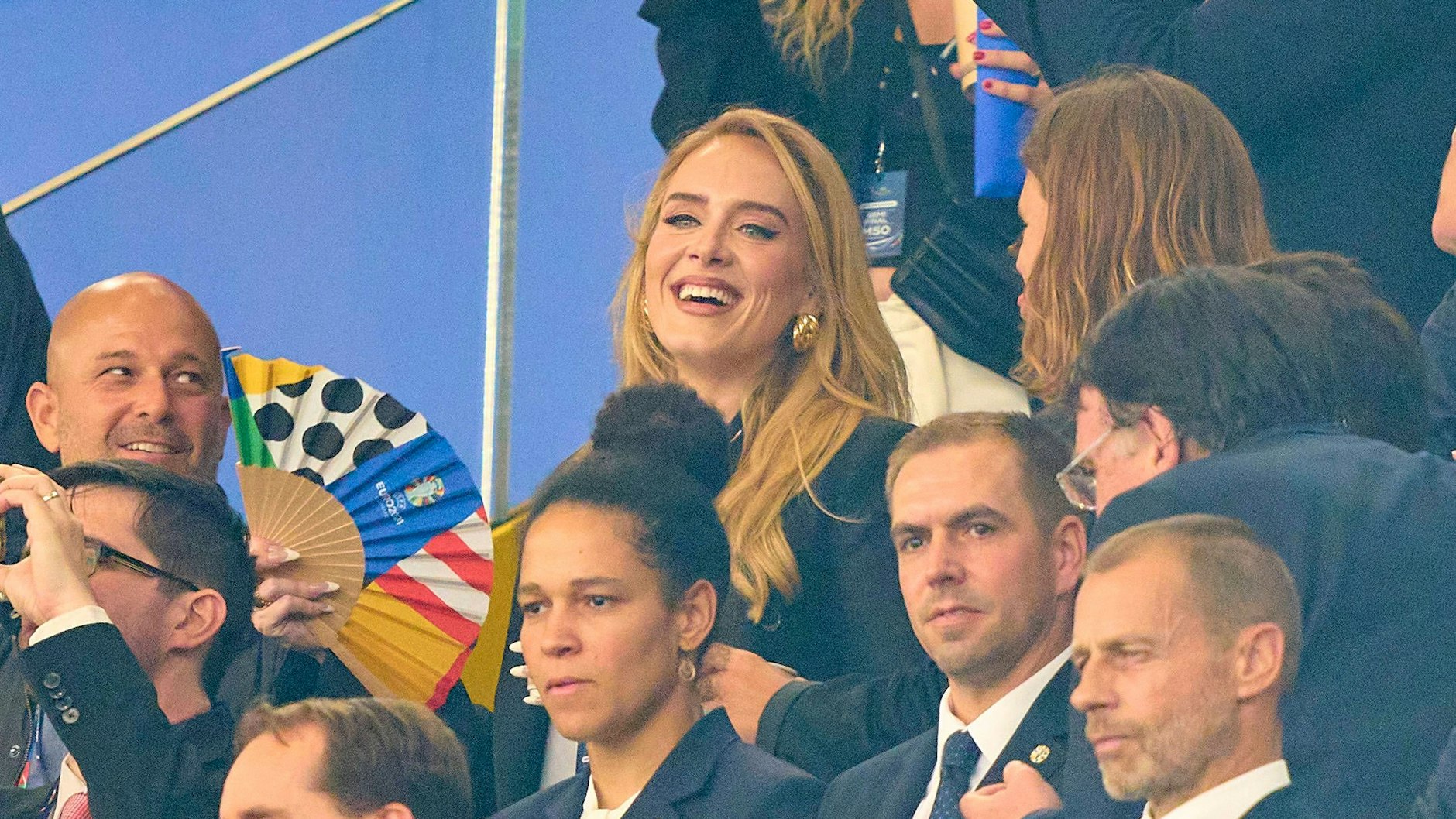 Sängerin Adele feuerte die englische Mannschaft in Dortmund an. Auch Ed Sheeran jubelte im Stadion über Englands Sieg im Halbfinale.