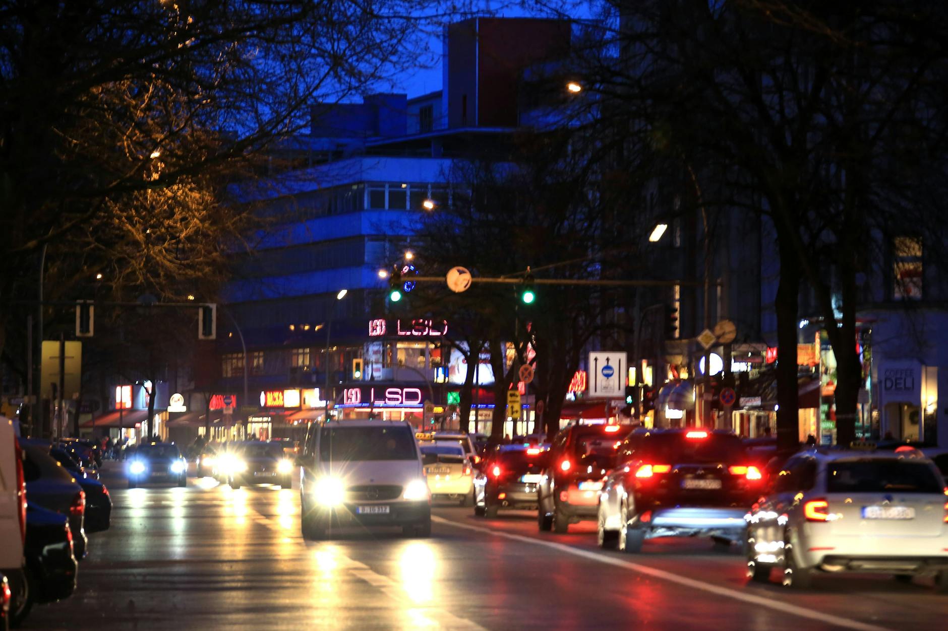 Die Potsdamer Straße Ecke Kurfürstenstraße in Berlin
