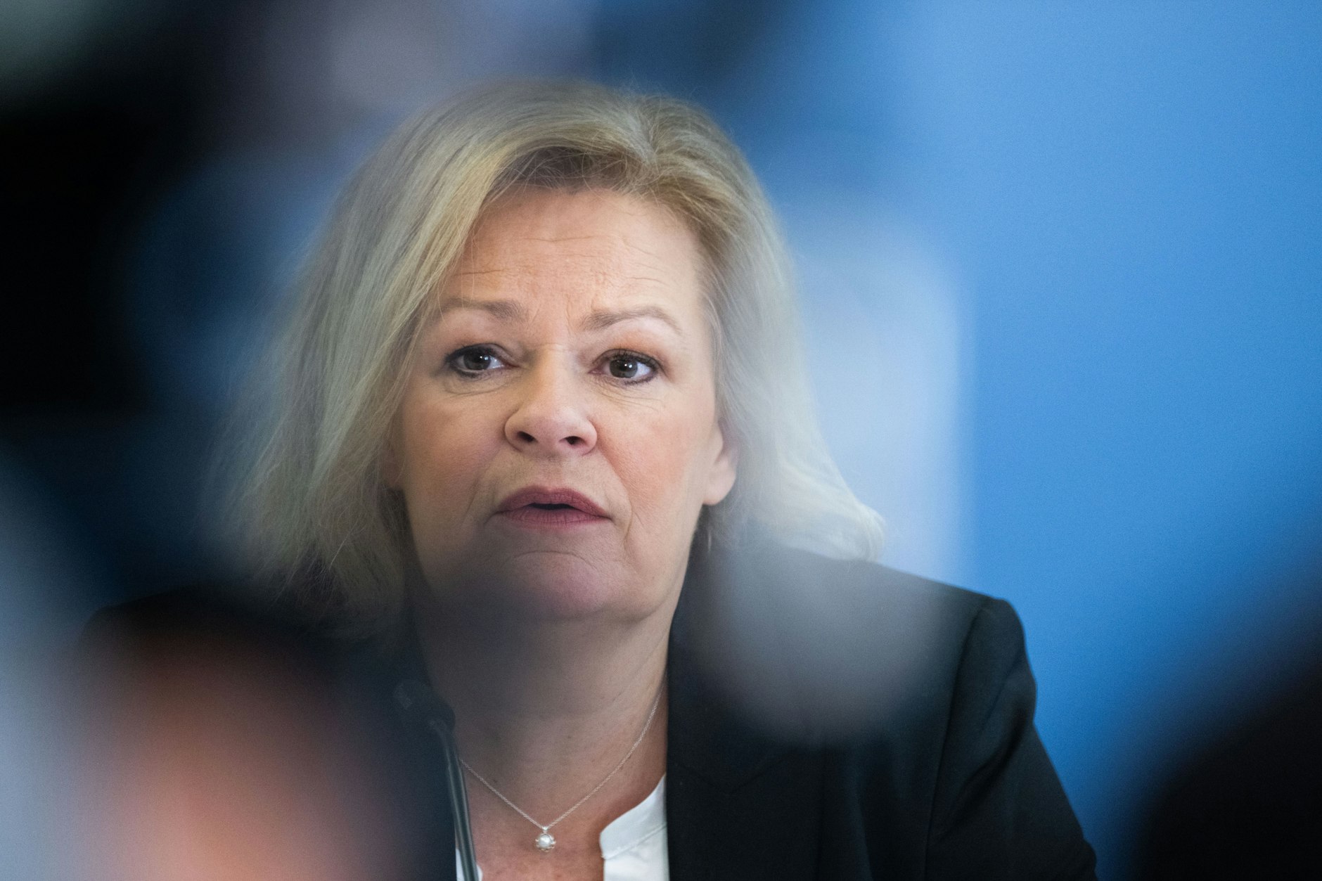 Nancy Faeser (SPD), Bundesinnenministerin, hat auf die mutmaßlichen vereitelten Anschlagspläne auf den Rheinmetall-Chef reagiert.