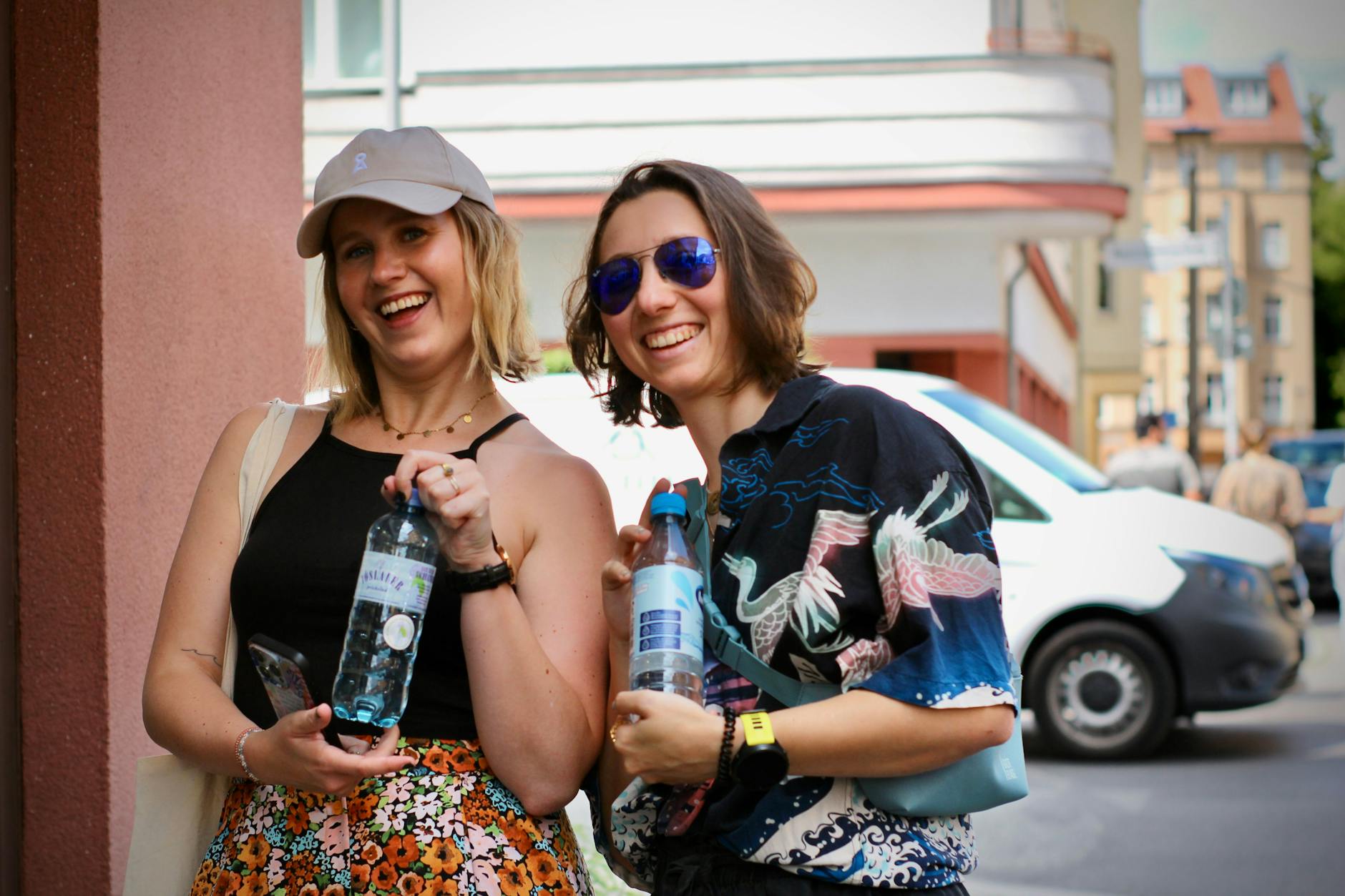 Mariella Egger (27) und Janine Hafner (31) aus dem österreichischen Graz finden die neuen Deckel grundsätzlich gut!