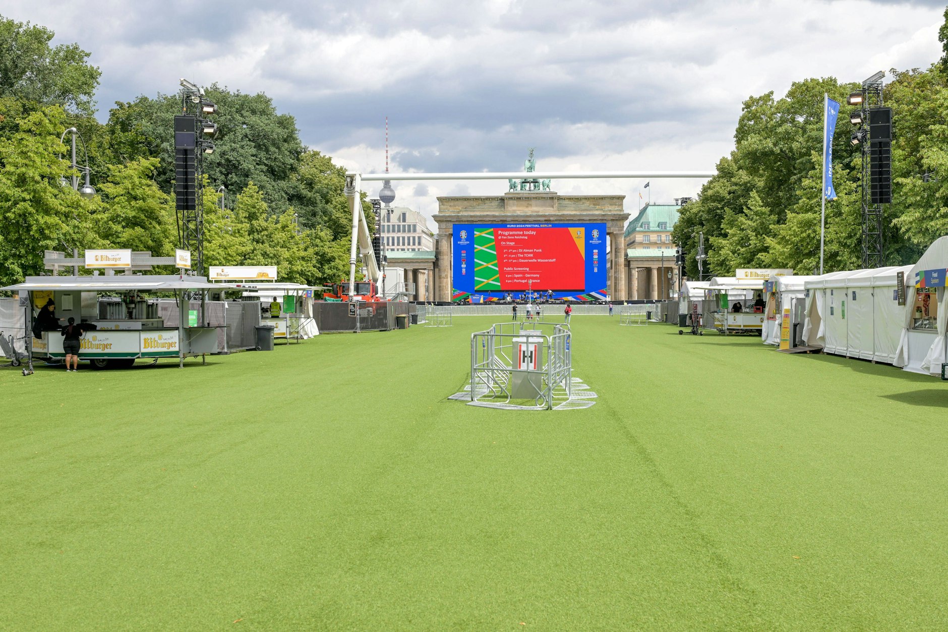 Leere Fanzone am Brandenburger Tor: Gastronomen in einigen EM-Spielorten klagen über Verluste.