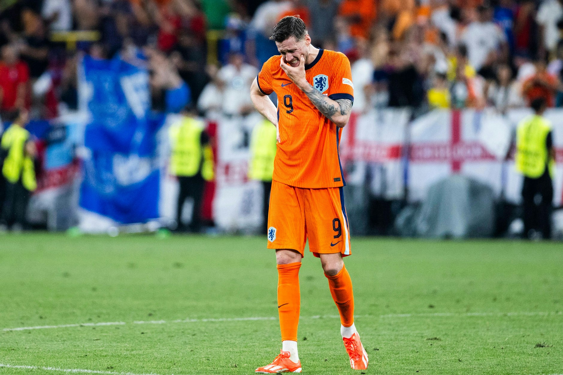 Die Enttäuschung nach dem Ausscheiden im Halbfinale war bei Wougt Weghorst und dem gesamten Team der Niederlande groß.