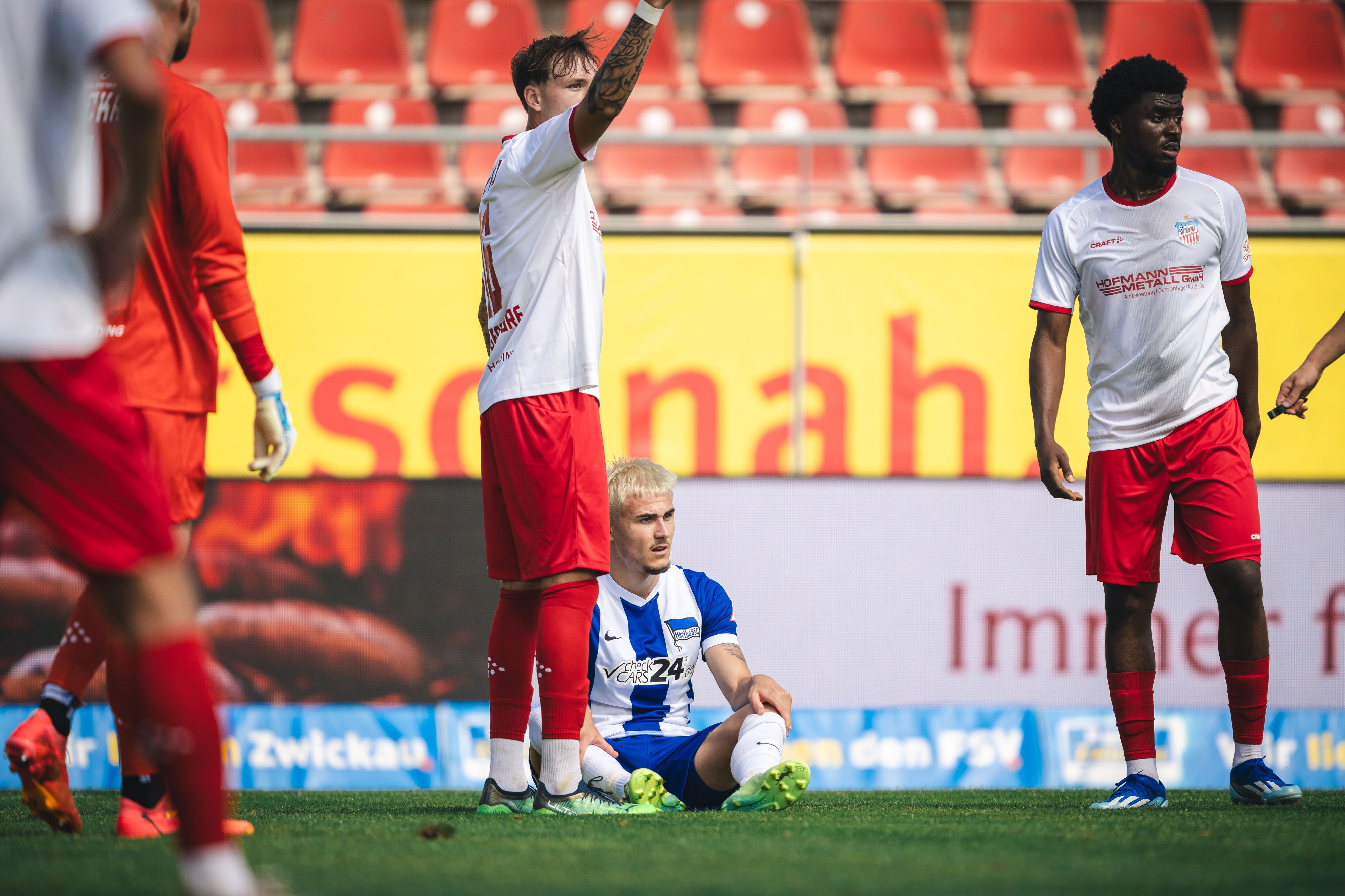 Hertha BSC: Winkler-Schock beim 6:1! Erst zwei Tore, dann verletzt vom Platz
