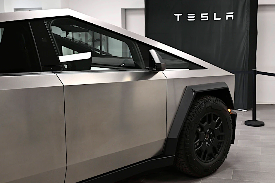 Ein Cybertruck von Elon Musks Unternehmen Tesla