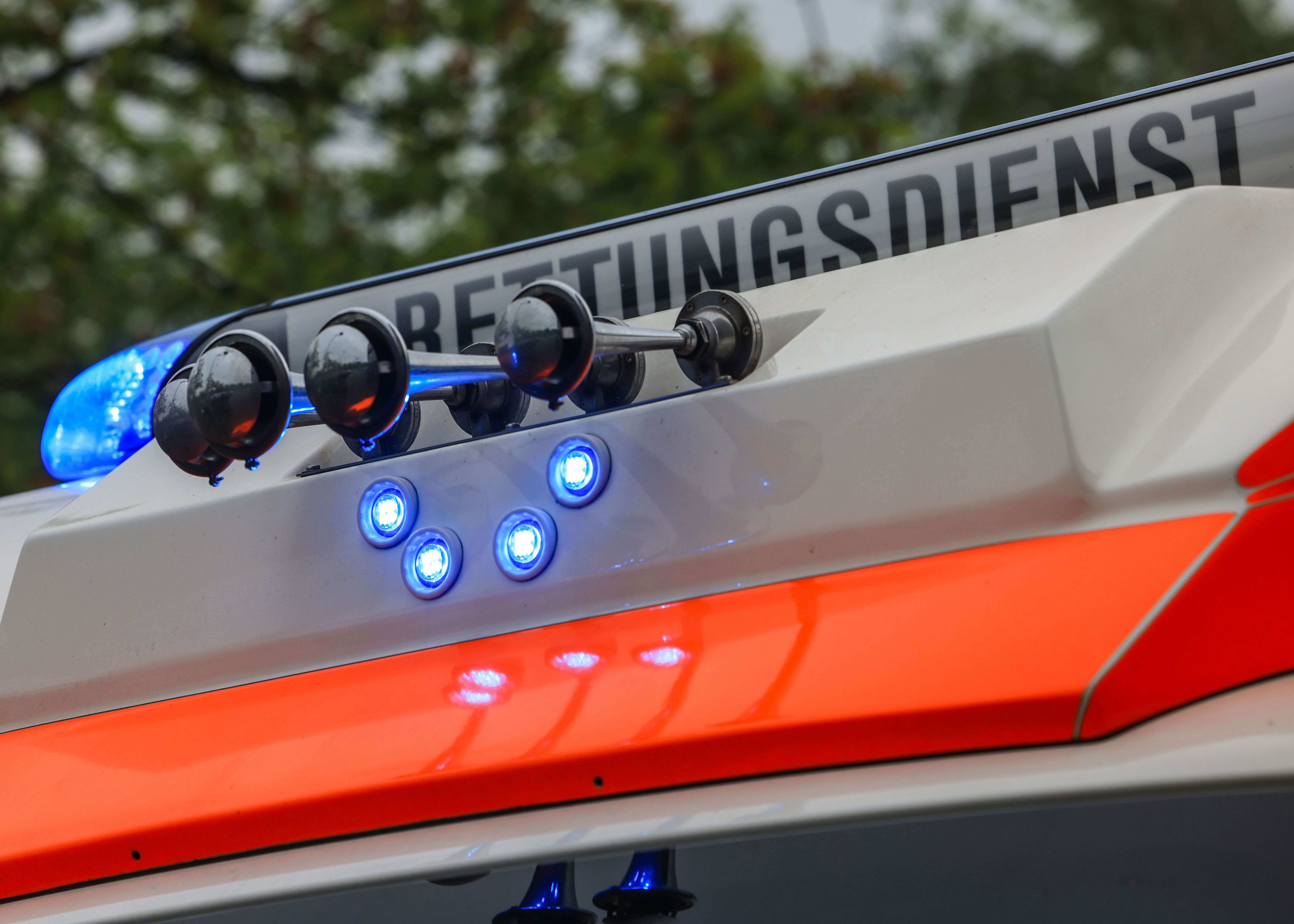 Einjähriges Kind fällt aus Fenster – Passant fängt ihn auf