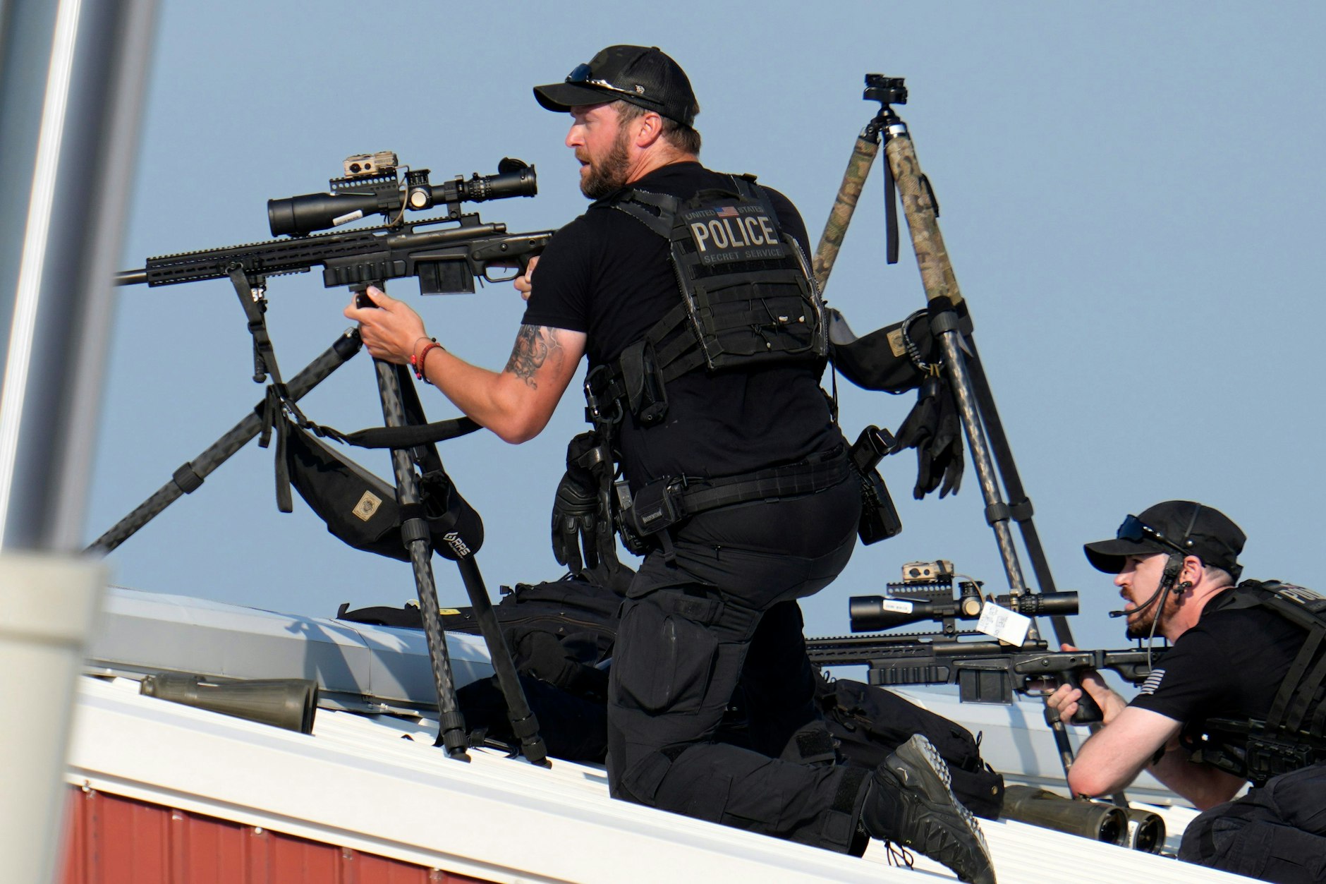 Einsatzkräfte der Polizei schalteten den mutmaßlichen Schützen nach dem Angriff auf Donald Trump aus.