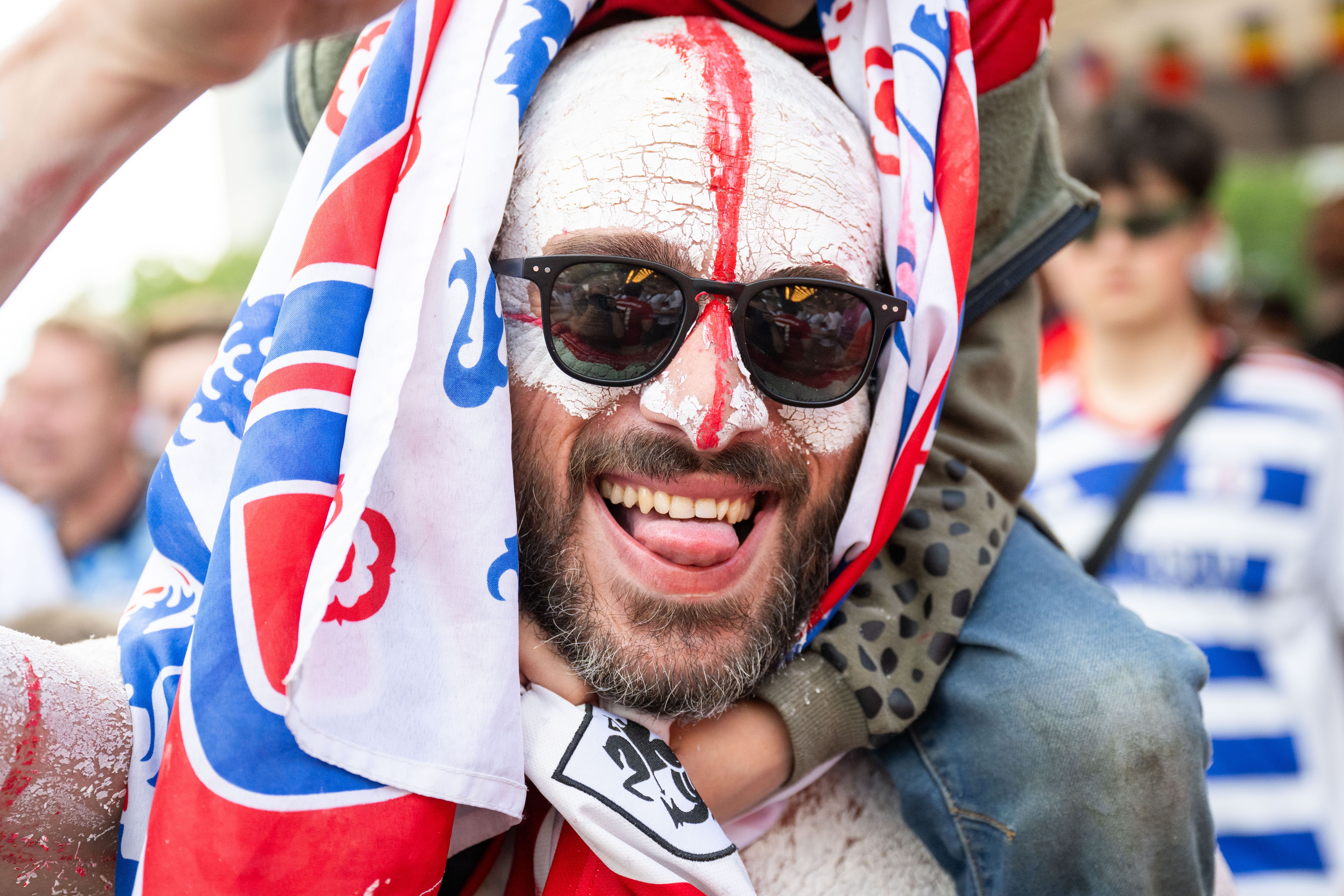 Image - Spanische und englische Fans stimmen sich auf EM-Finale ein