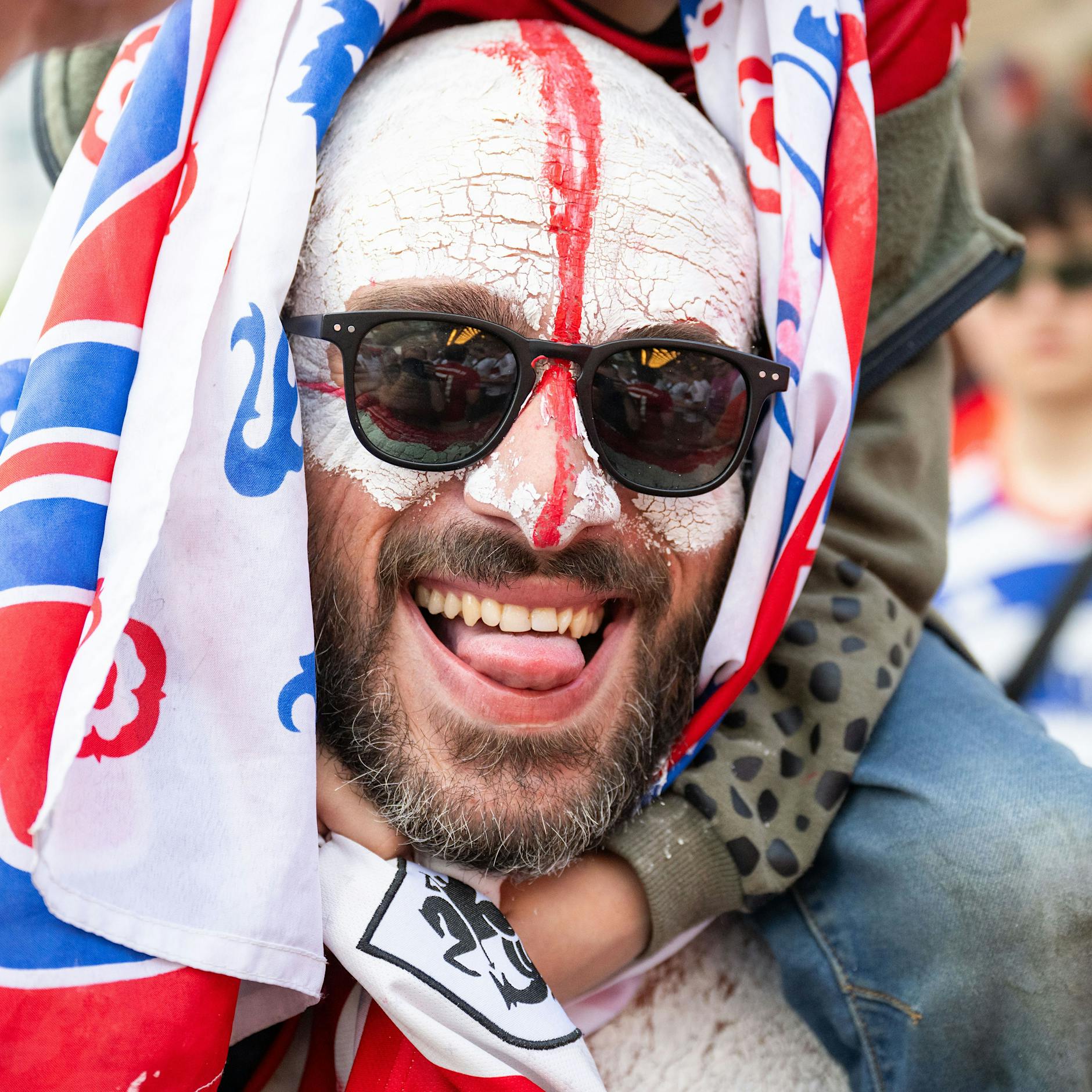 Spanische und englische Fans stimmen sich auf EM-Finale ein