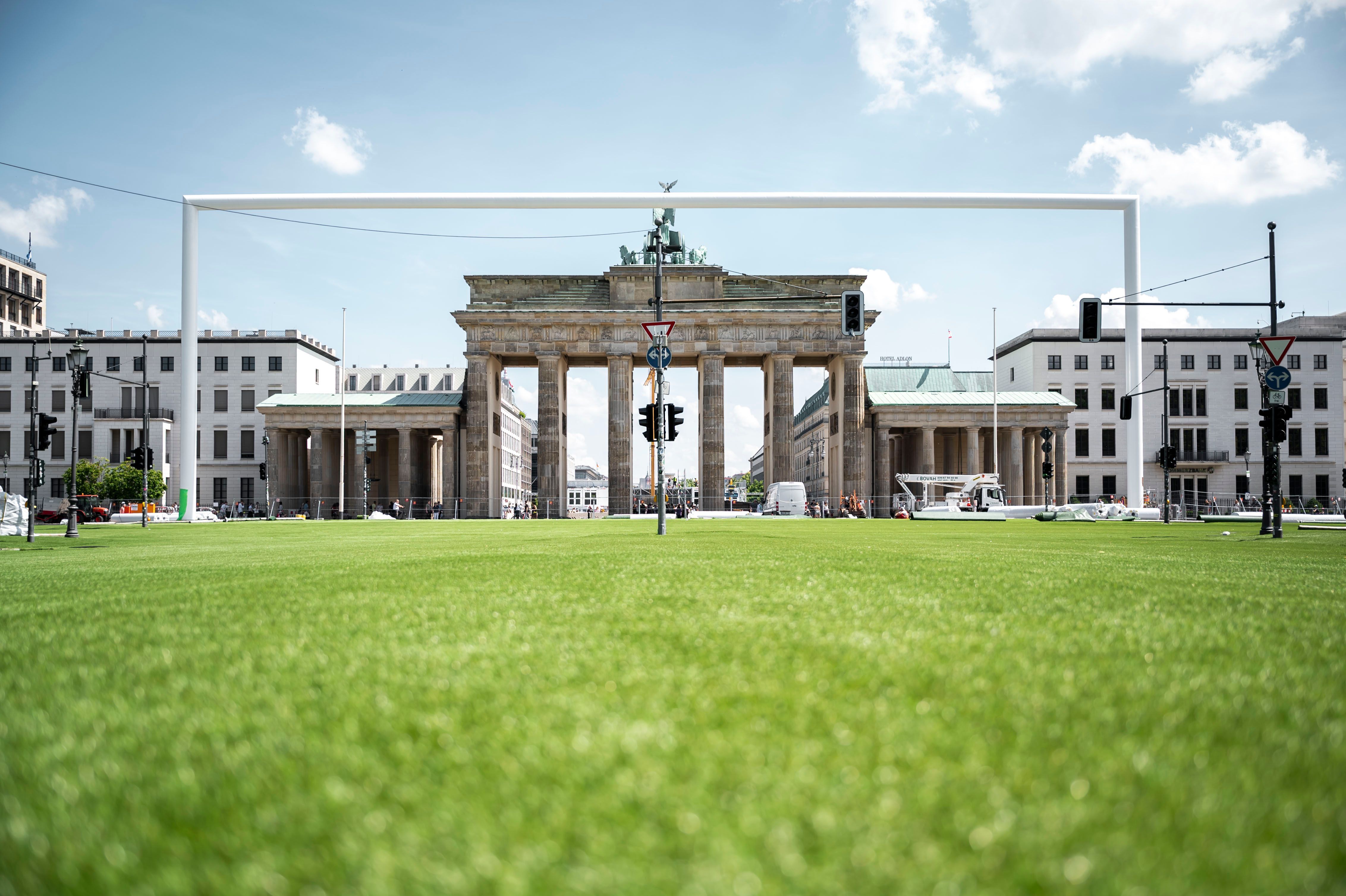 Fanmeile in Berlin wird abgebaut: Bis wann ist die Straße des 17. Juni gesperrt?