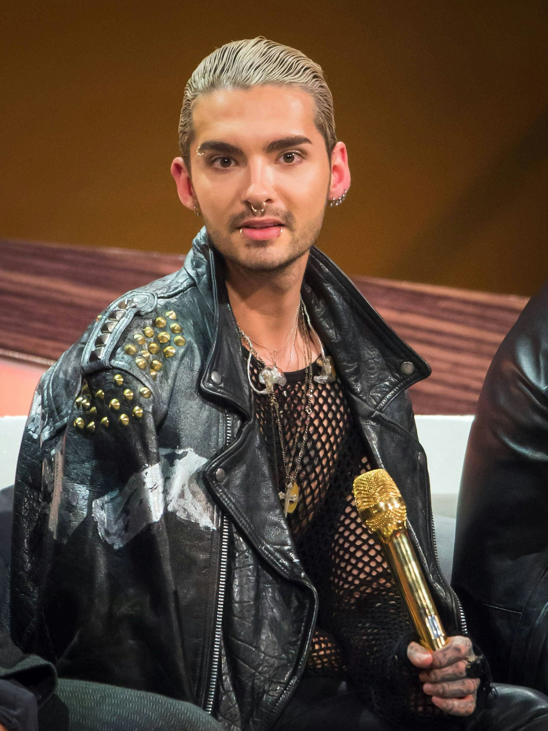 Bill Kaulitz erblondet und wird immer schöner: Ein Auftritt im Oktober 2014 bei „Wetten, dass ..?“ in Erfurt. Es war die Zeit, als Bilder von ihm und Wolfgang Joop durch die Presse gingen. Geoutet hatte sich Kaulitz zum damaligen Zeitpunkt noch nicht.