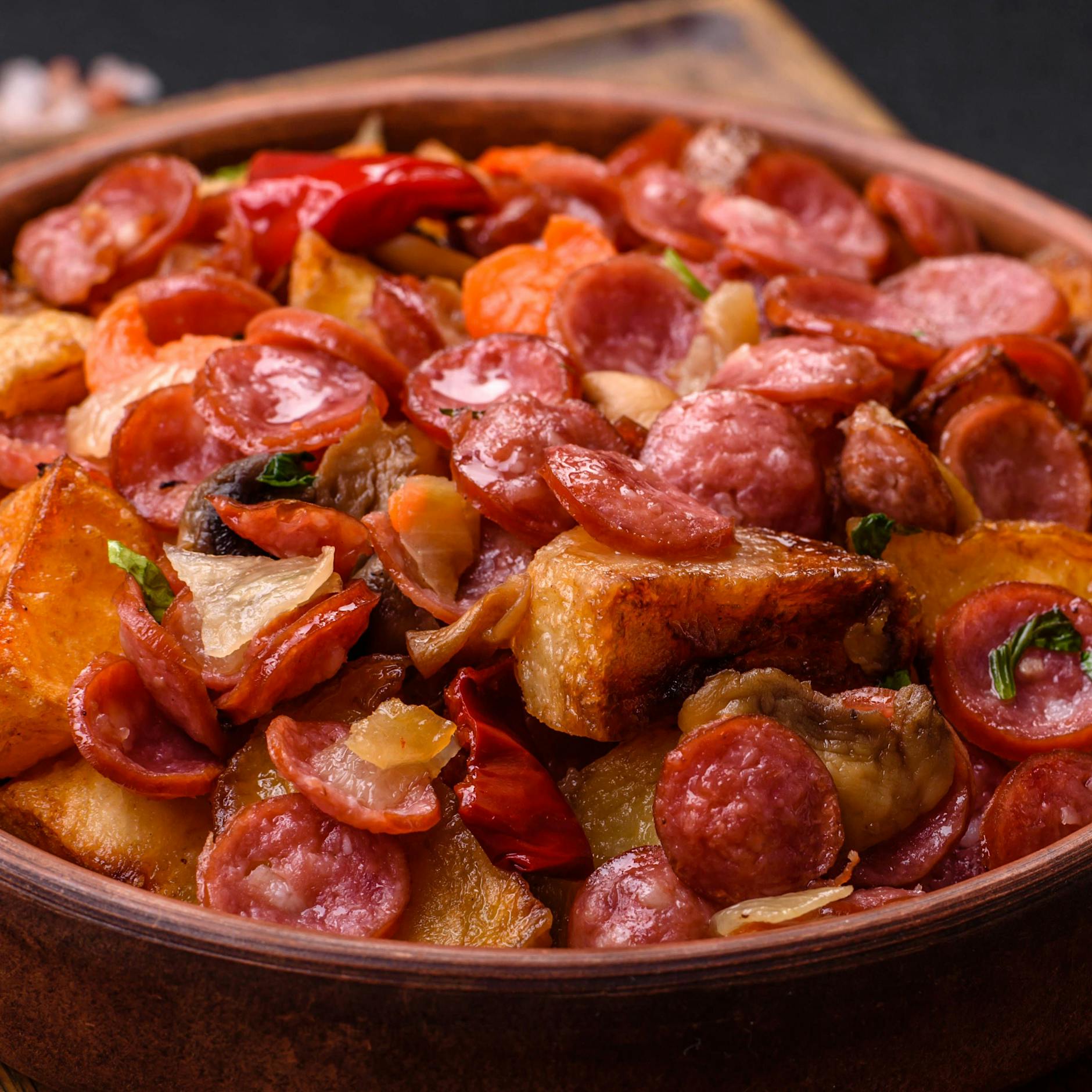 Deftiges Rezept für Kartoffel-Pfanne mit Chorizo: Scharfes Abendessen!