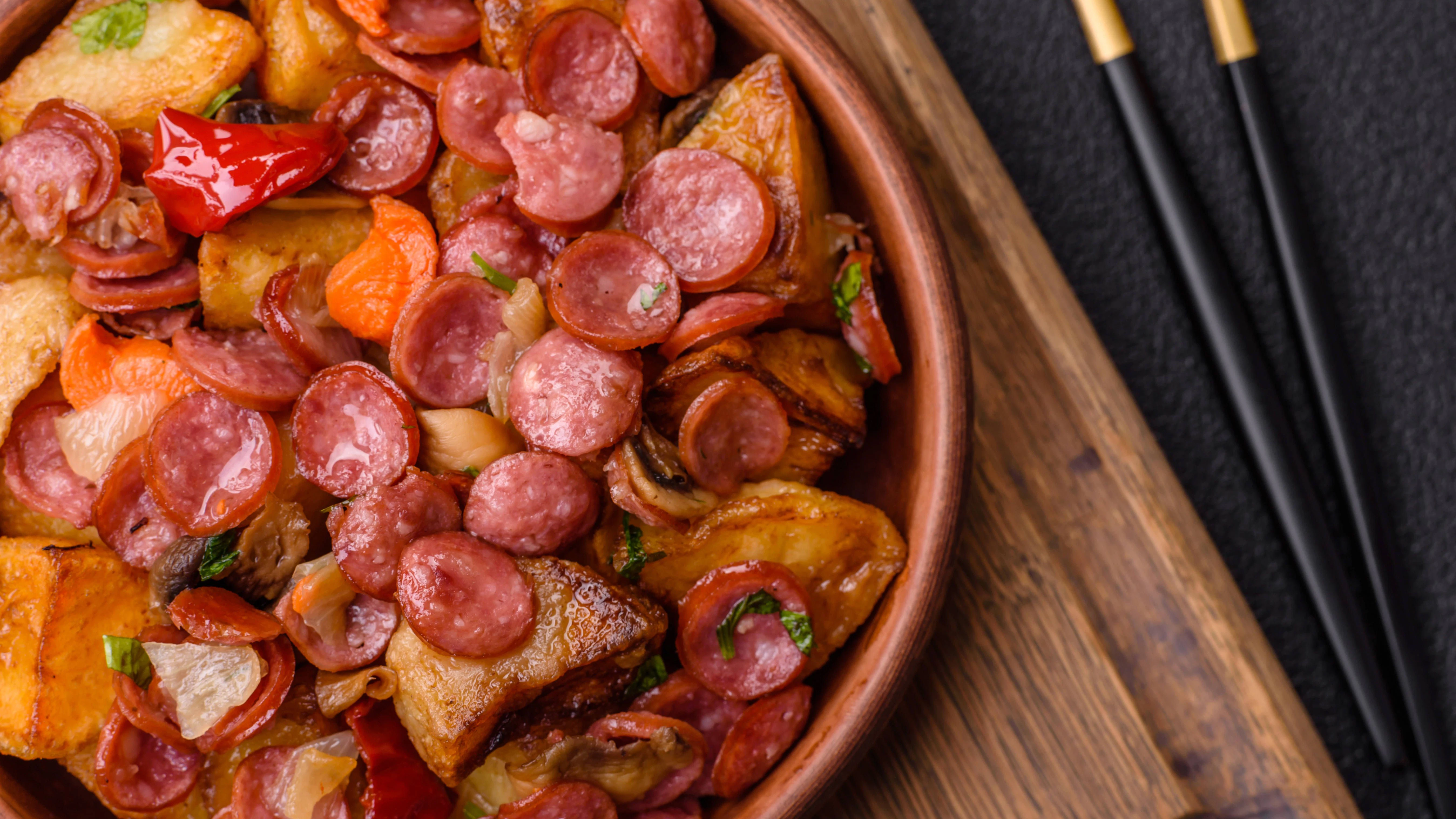 Lassen Sie es sich schmecken: Dieses Rezept für Kartoffel-Pfanne mit Chorizo heizt Ihnen ordentlich ein.