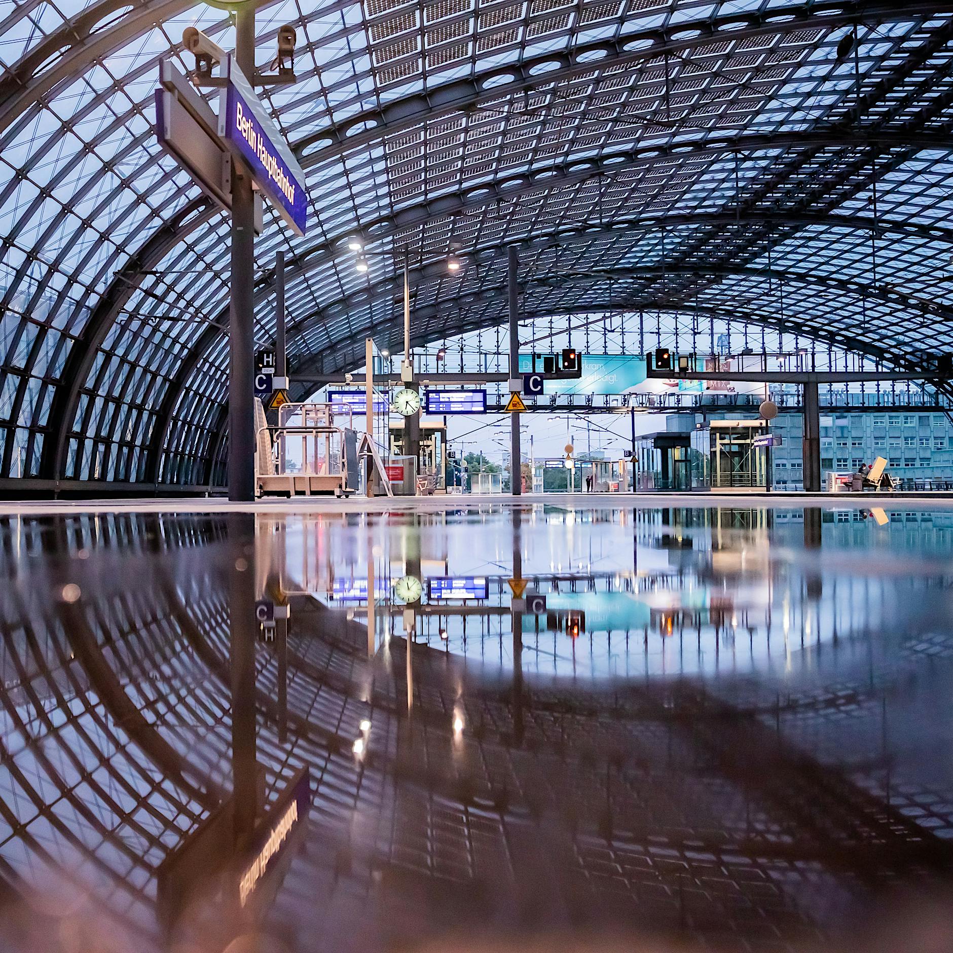 PayPal, Bahn, Bafög: Das ändert sich im August für Verbraucher