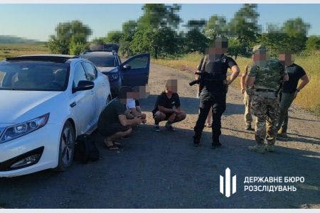 In unmittelbarer Nähe zur moldauischen Grenze nimmt der ukrainische Grenzschutz mehrere fahnenflüchtige Soldaten fest.