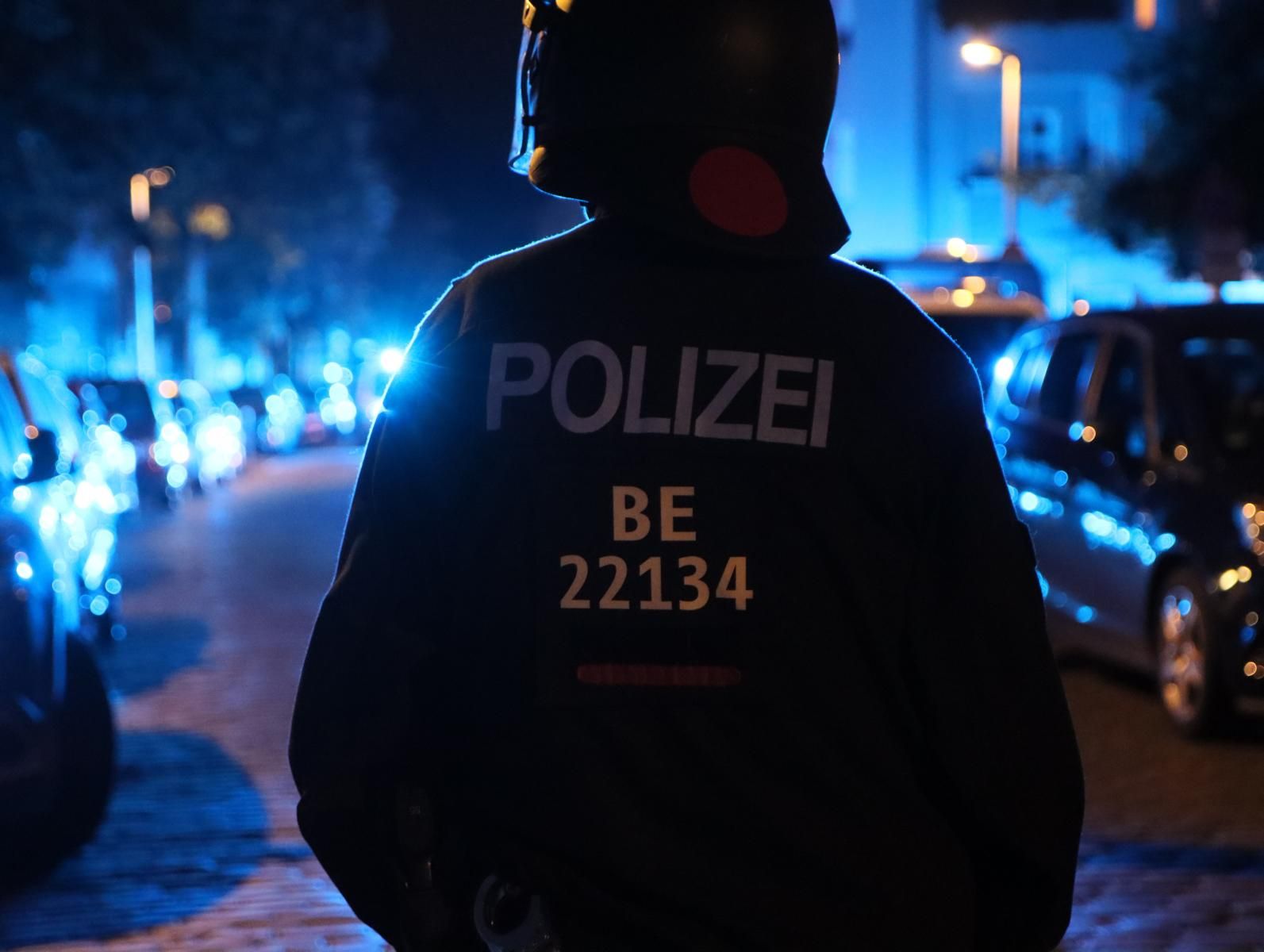 Polizei-Ticker: ++ Mehrere Menschen auf Müggelsee vermisst ++ Restaurant in Prenzlauer Berg verwüstet ++