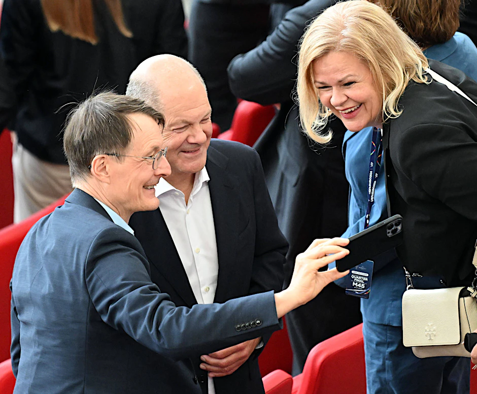 Auch das Viertelfinale Deutschland gegen Spanien besuchte Karl Lauterbach. Ebenfalls im Stadion: Kanzler Olaf Scholz und Innenministerin Nancy Faeser.