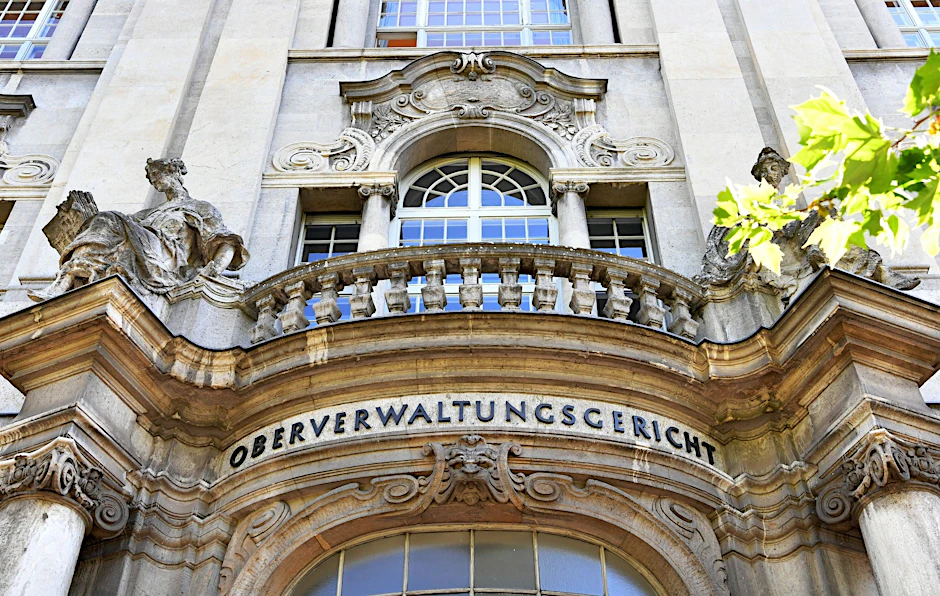 Am Oberverwaltungsgericht Berlin-Brandenburg wird heute über eine Klimaklage verhandelt.