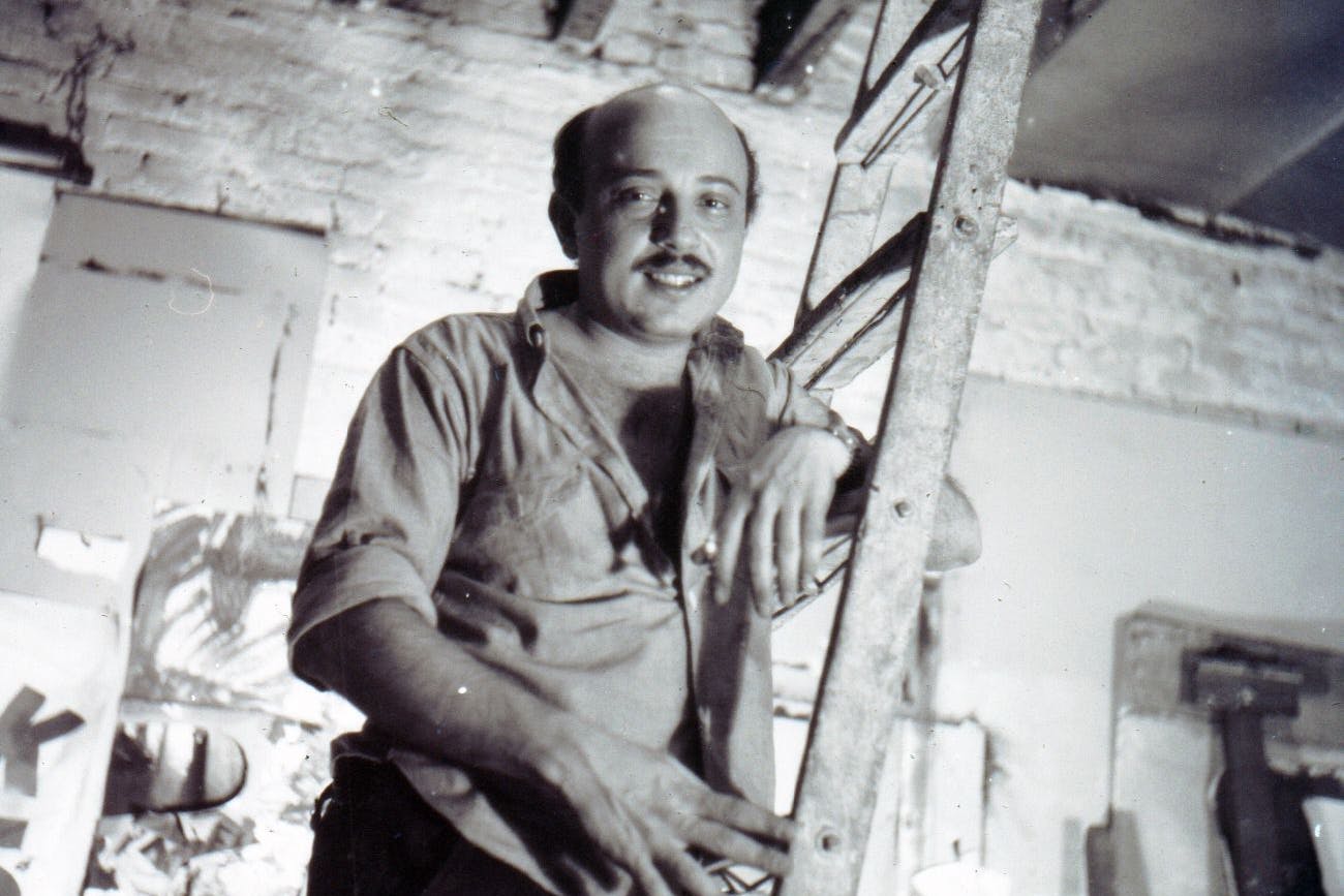 Auf der Jakobsleiter der Kunst gegen das Vergessen: Boris Lurie 1961 in seinem Atelier in New York