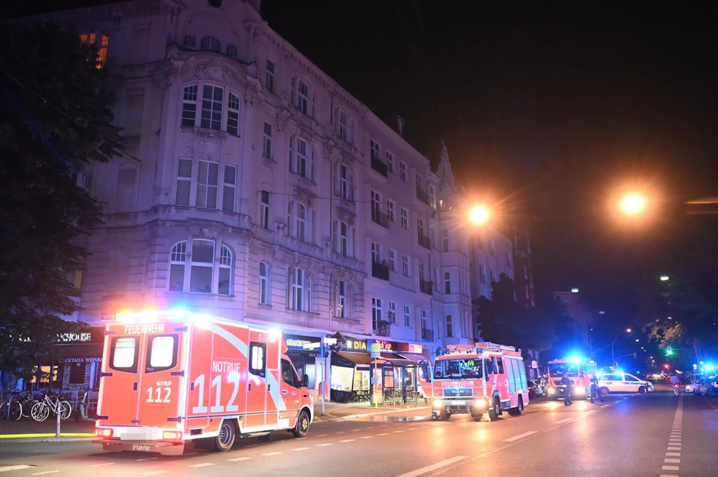 Wilmersdorf: Frau stirbt bei Wohnungsbrand – Haus zunächst unbewohnbar