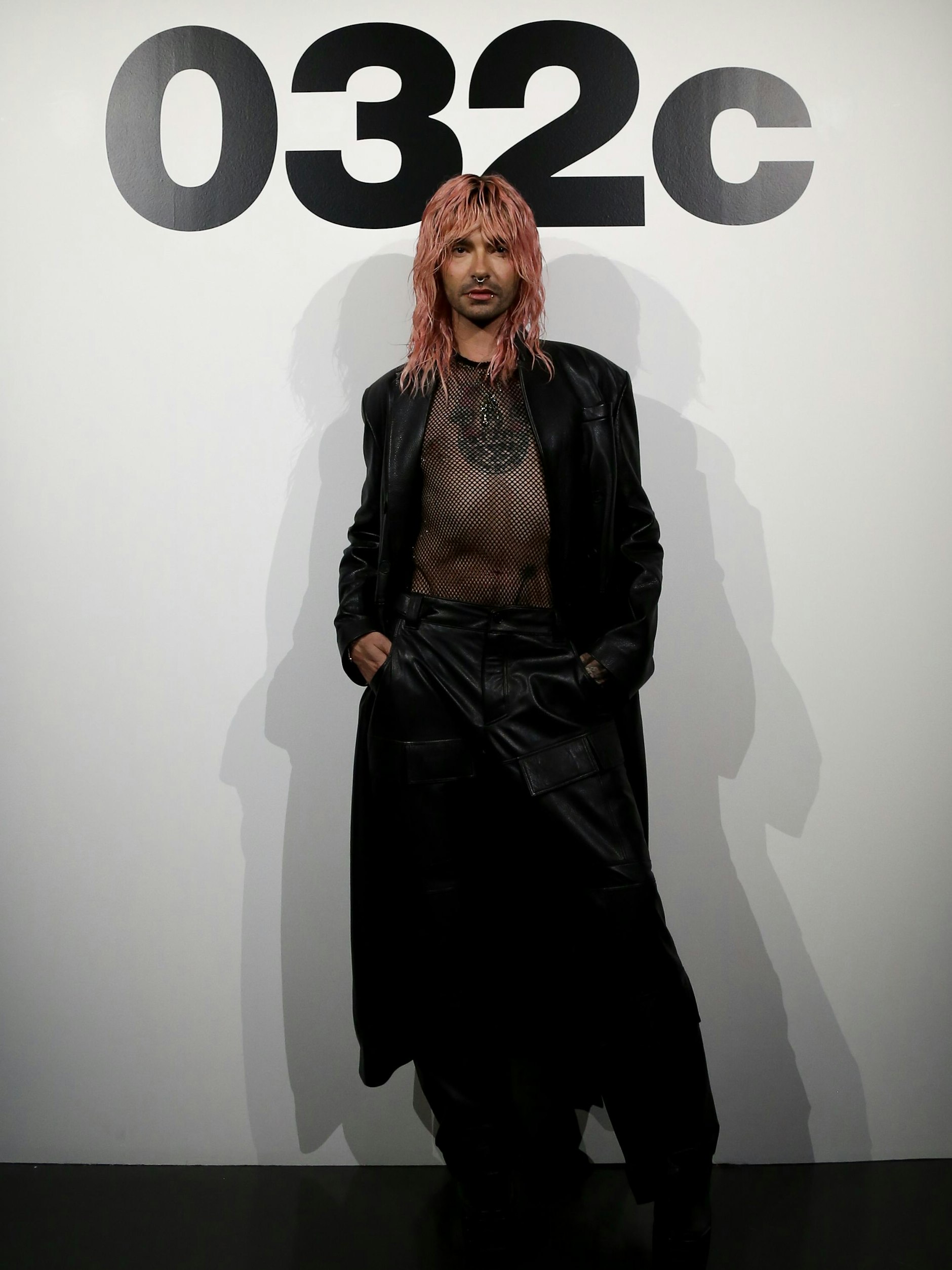 Seine Verbundenheit mit dem Berliner Label 032c drückt Bill Kaulitz mit Besuchen der Pariser Shows aus, wie hier im Juli dieses Jahres. Das Outfit: alles 032c