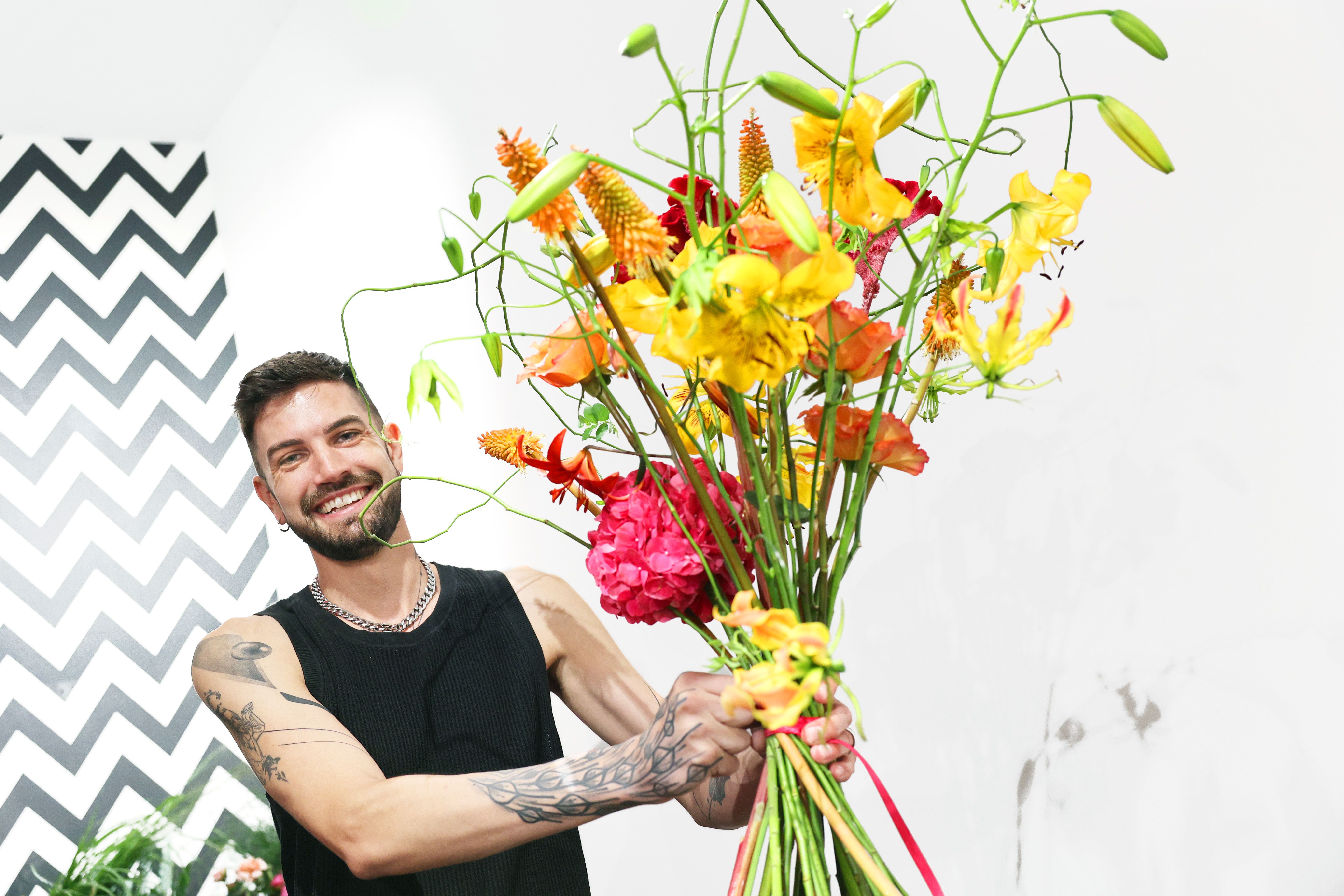 VIDEO: Dieser Berliner will Deutschlands bester Blumenbinder werden