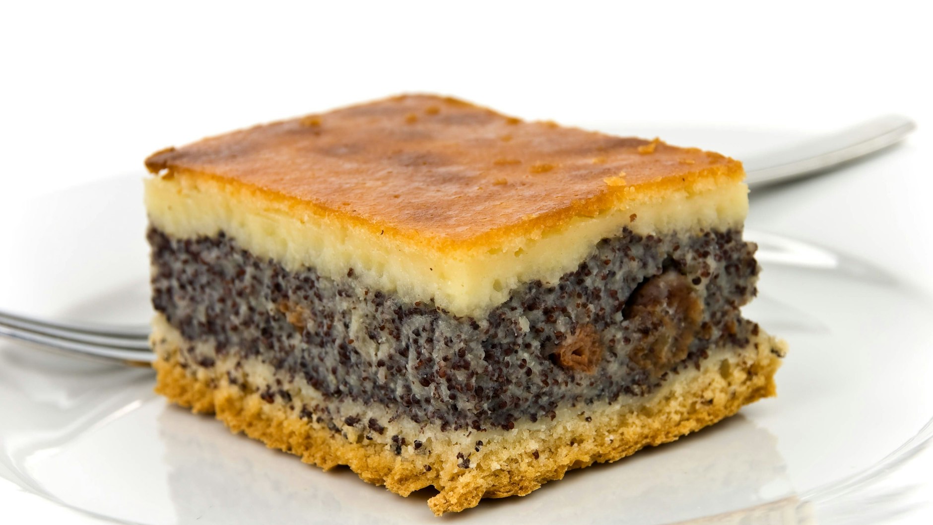 Richtig lecker: Der Mohnkuchen mit Schmand-Decke aus Thüringen vom Blech ist der Klassiker unter den Blechkuchen.