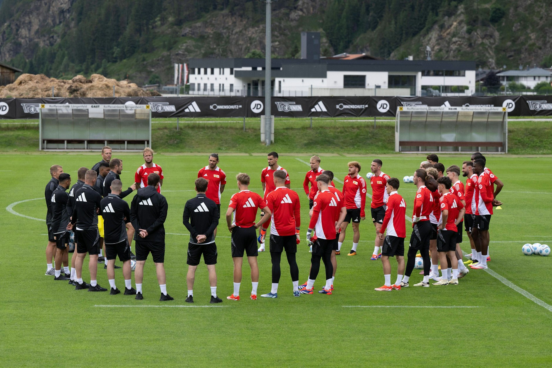 Viel Input im Trainingslager: Bo Svensson bei einer seiner vielen Ansprachen an die Profis des 1. FC Union.&nbsp;&nbsp;