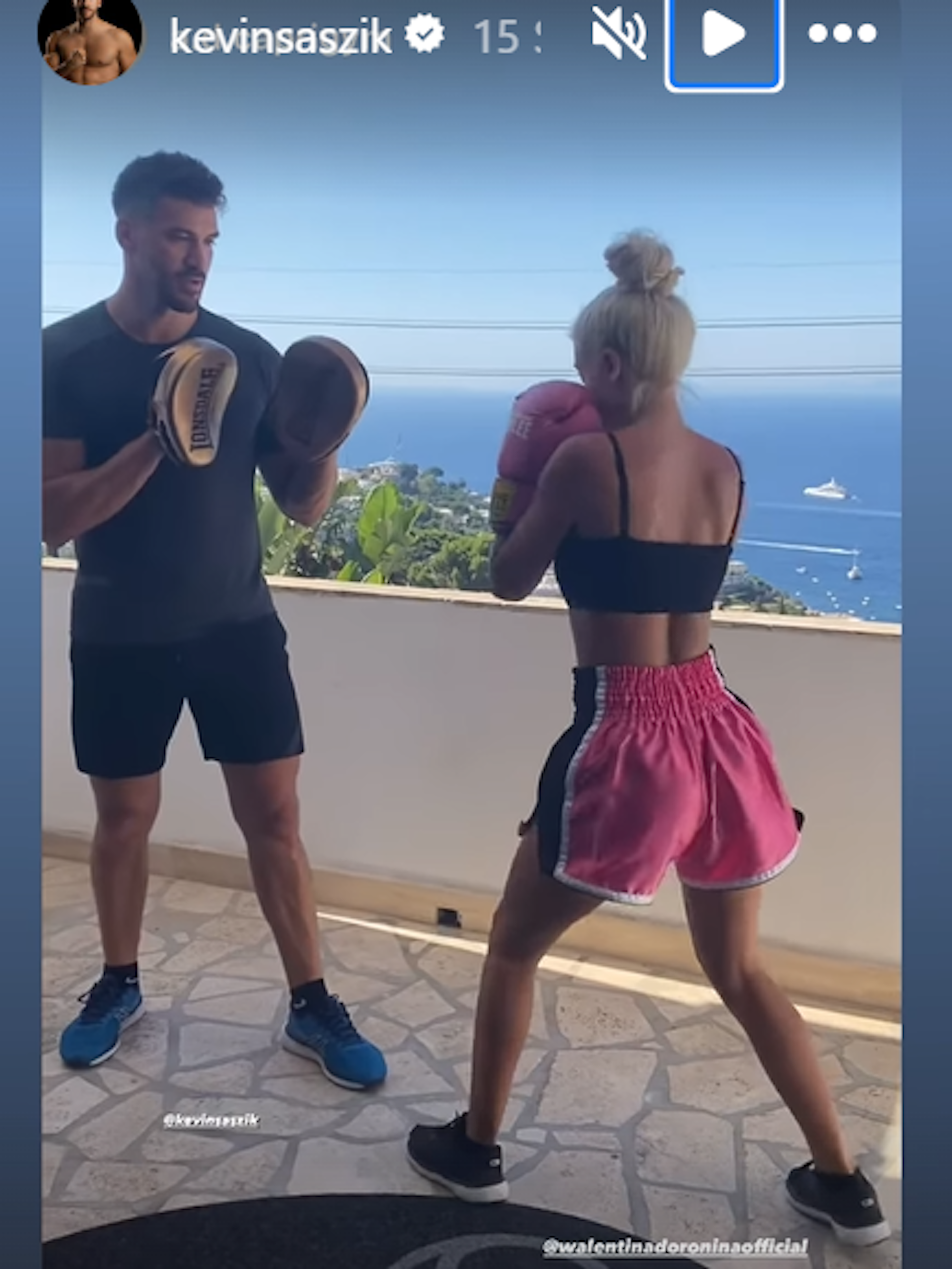 Kevin Saszik postete ein Video mit Walentina Doronina.