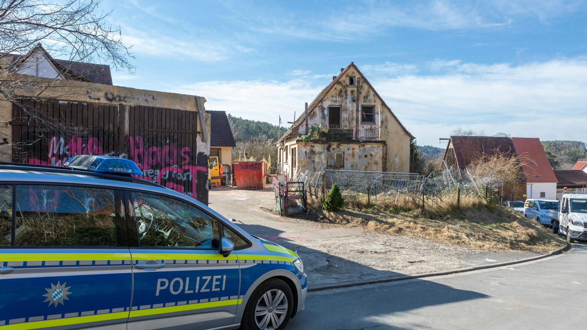 Das Haus des Drachenlords Rainer Winkler wurde immer wieder zum Ziel von Angriffen. Später wurde es abgerissen.