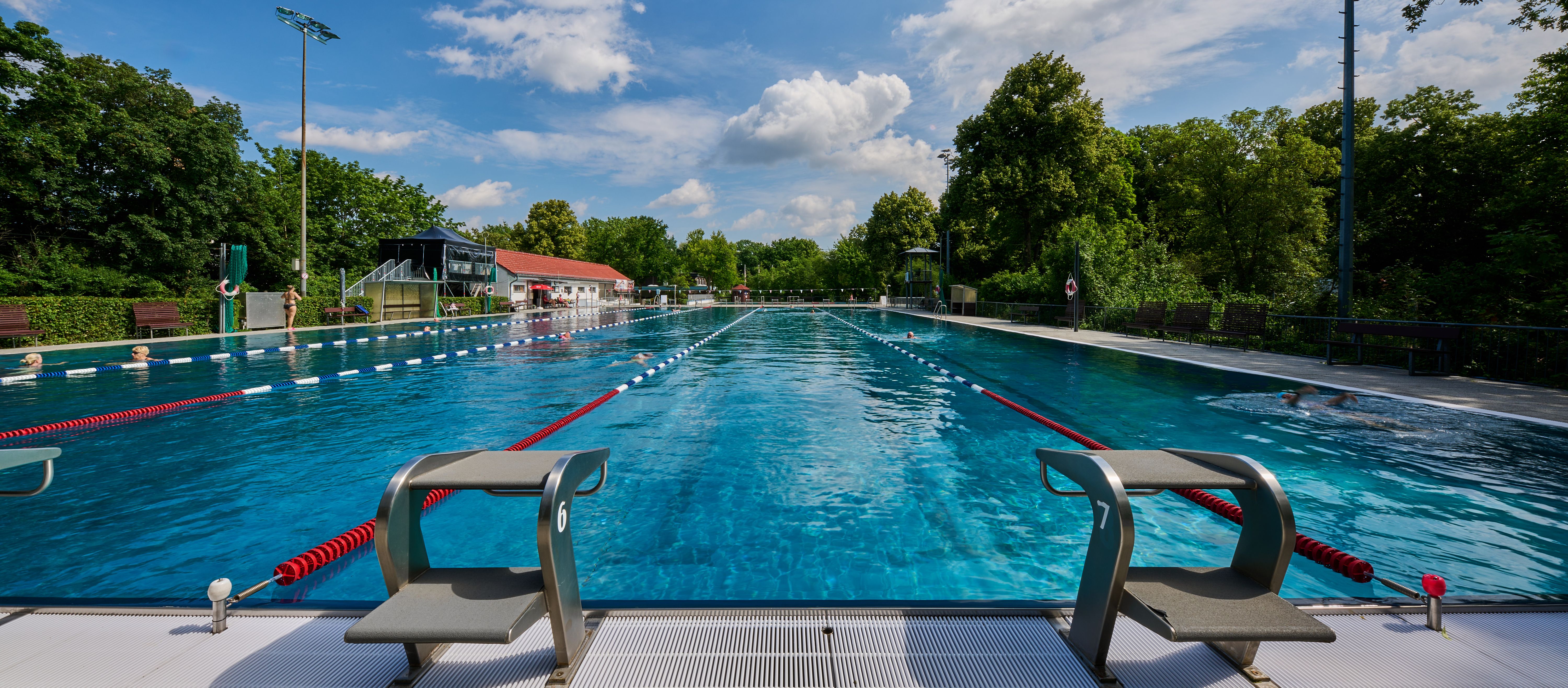 Geheimtipp Sportbad Britz: Schwimmen ohne Rangeln bei 26 Grad in Berlin-Neukölln
