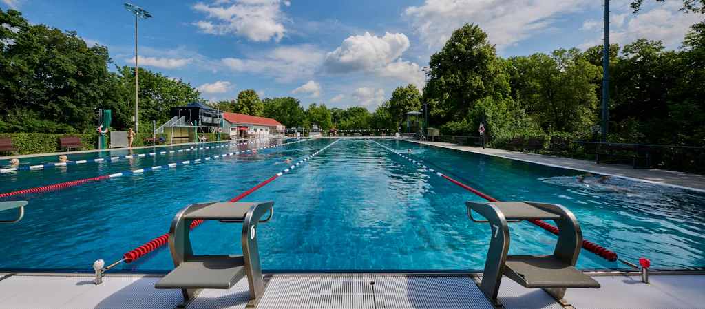 Geheimtipp in Britz: Schwimmen ohne Rangeln bei 26 Grad