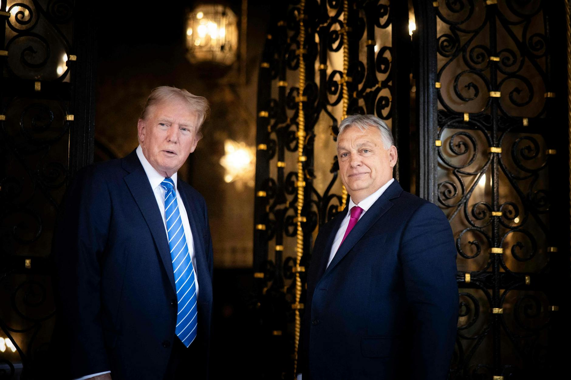 Zusammentreffen zwei Tage vor dem Attentat: Donald Trump (l.) und Viktor Orbán in Mar-a-Lago, Florida